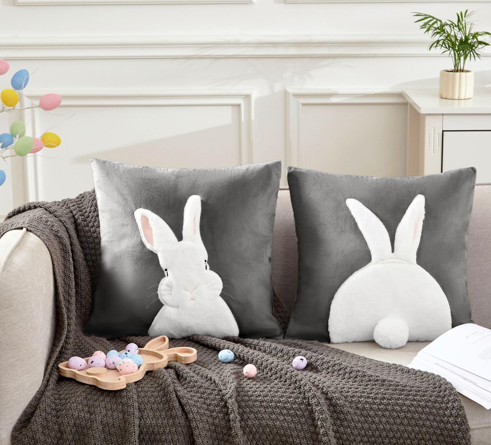 Set Di 2 Federe Per Cuscini Pasquali In Velluto 45x45 Cm - Ricamo 3D Coniglio Con Coda In Pelliccia - Grigio - copertina
