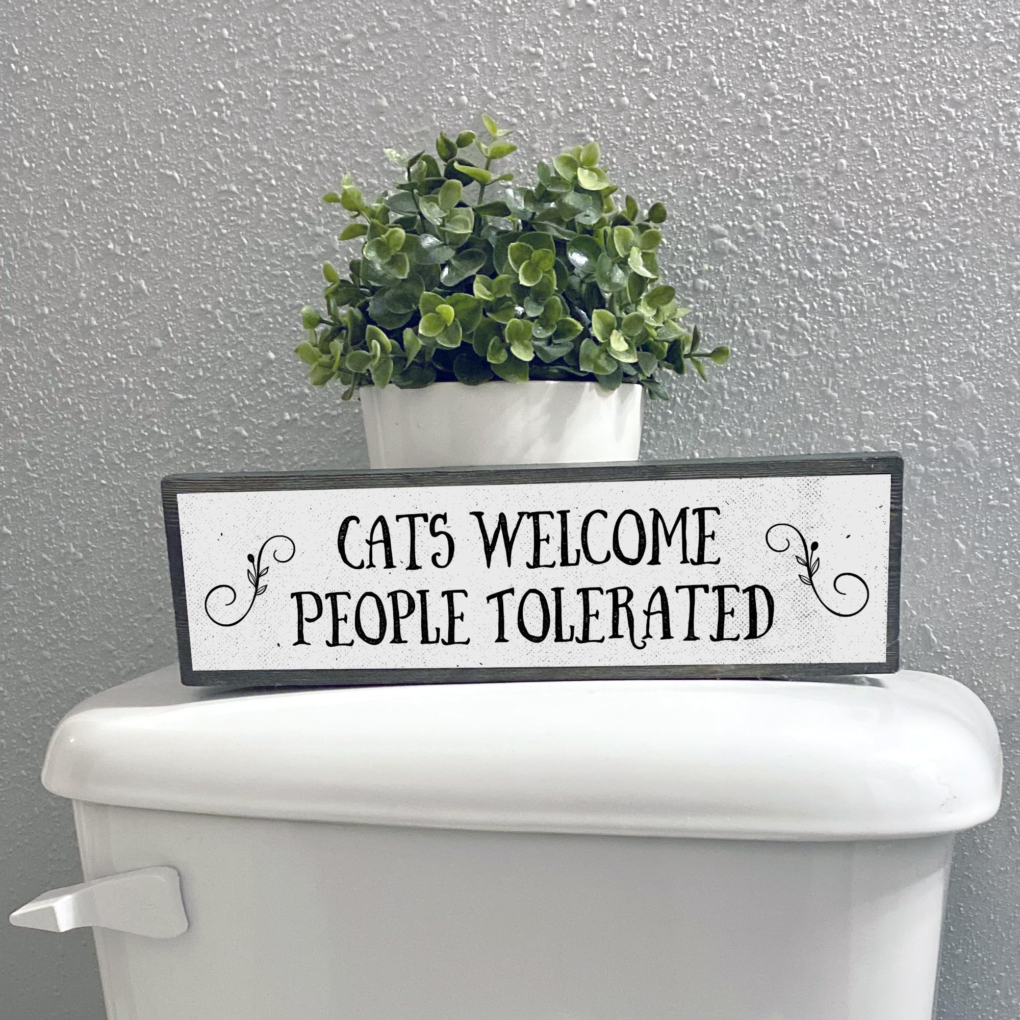 Letrero de madera con metal con texto en inglés "Cats Welcome People Tolerated", regalos geniales para los amantes de los gatos, decoración de gatos, regalo para mujer loca
