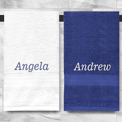 Juego de 2 toallas bordadas personalizadas, 16 x 28 pulgadas, suaves, absorbentes, calidad de hotel, spa, regalo personalizado (blanco y azul marino)