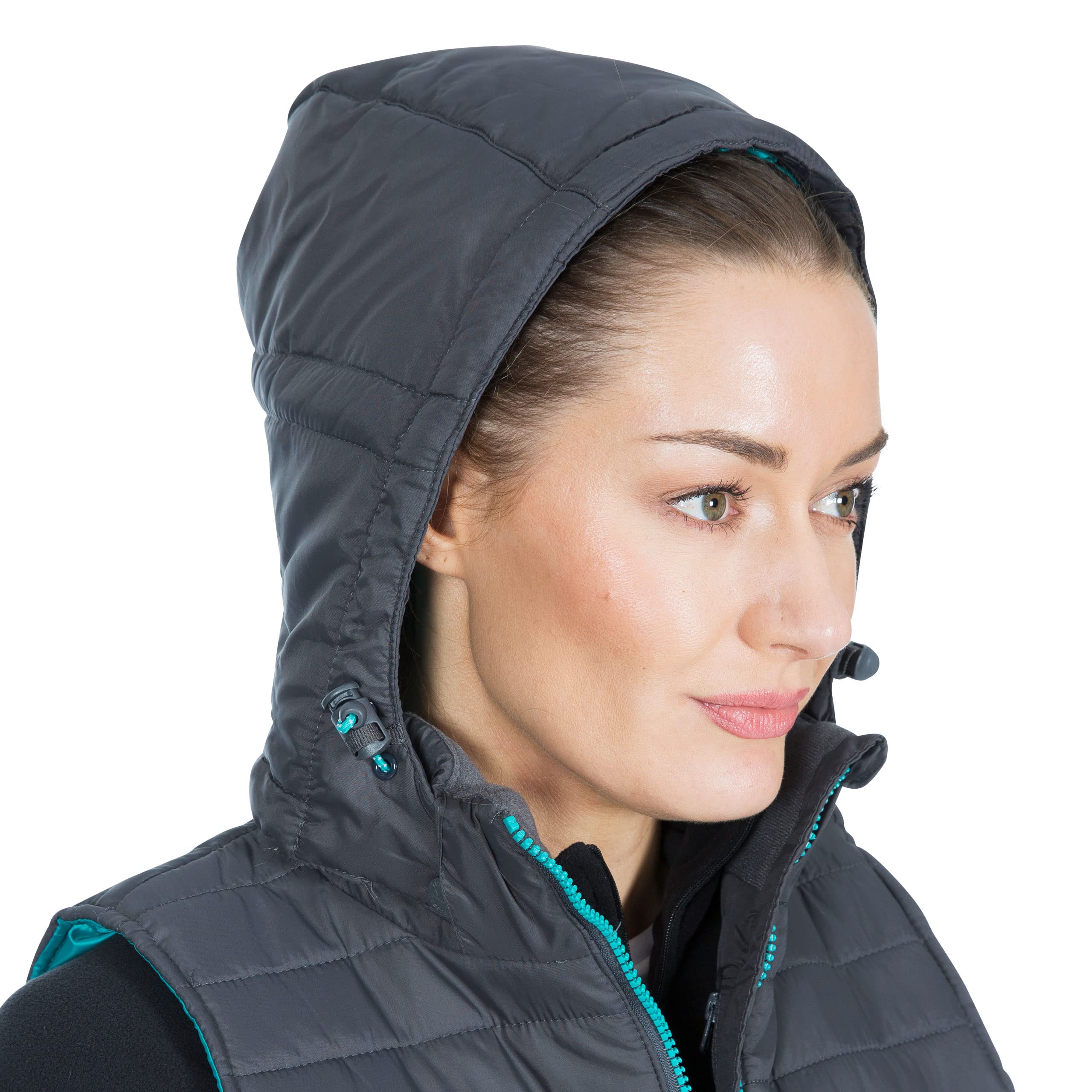Trespass Gilet Femme Aretha-2 - Poches Zippées Discrètes, Réglages Bas, Rabat Intérieur, Légère Ouate, Coutures Matelassées, Doublure Contrastée, Capuche Amovible.
