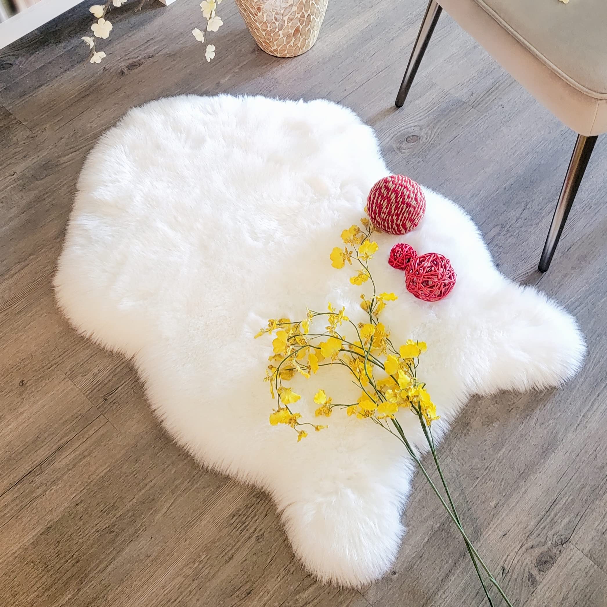 Luxury Faux Fur Sheepskin Area Rug, White, 2ft x 3ft with Thick Pile