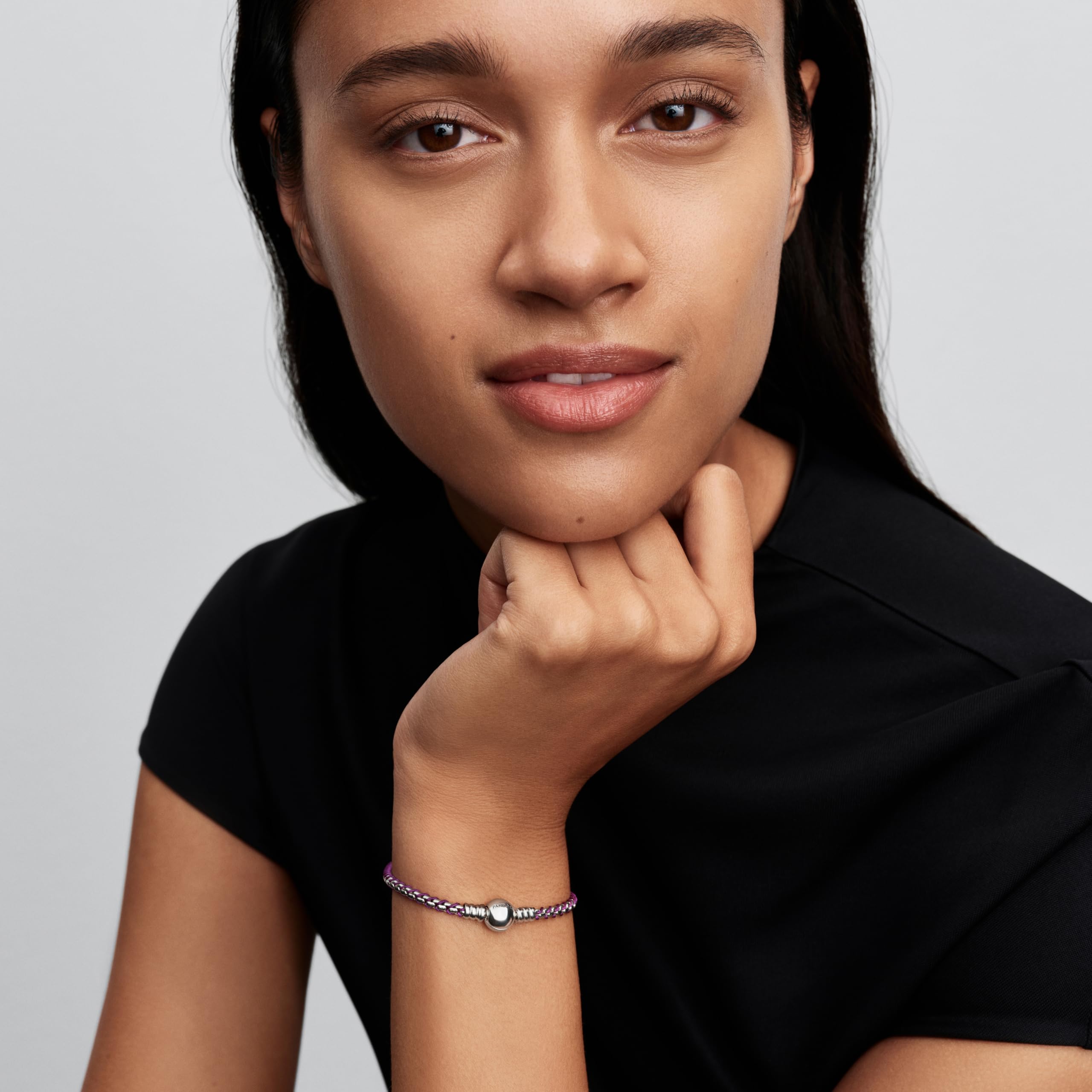 Pulsera de cadena de plata esterlina con cuerda de tela púrpura
