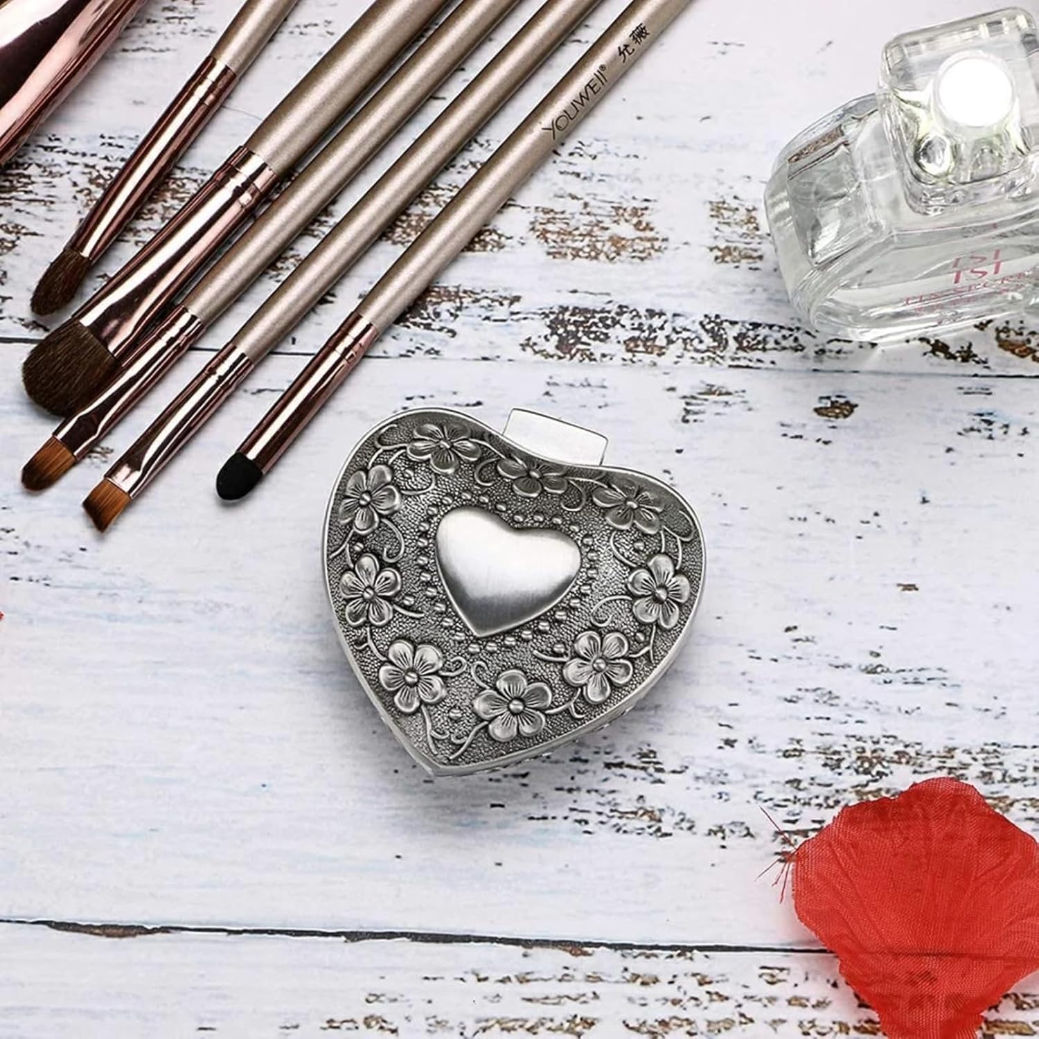 Walfront Elegant Vintage Heart Shape Ring Box Small Trinket Jewelry Storage Organizer Gift for Women Girls Silver