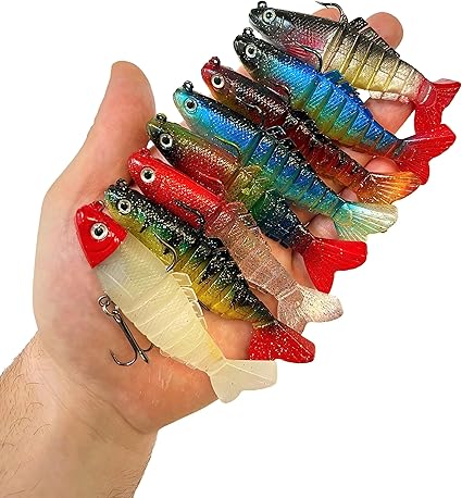 Los Señuelos de Pesca Spinning de Silicona son un pack de 8 señuelos de 17 gramos con estructura biométrica y ojos 3D, ideales para la pesca de depredadores en pantanos y mares. Fabricados en Cloruro de polivinilo, cuentan con un diseño articulado para aumentar el realismo en el agua. Apto para cualquier zona y profundidad, estos señuelos ofrecen variedad de colores para adaptarse a las necesidades de cada pescador.