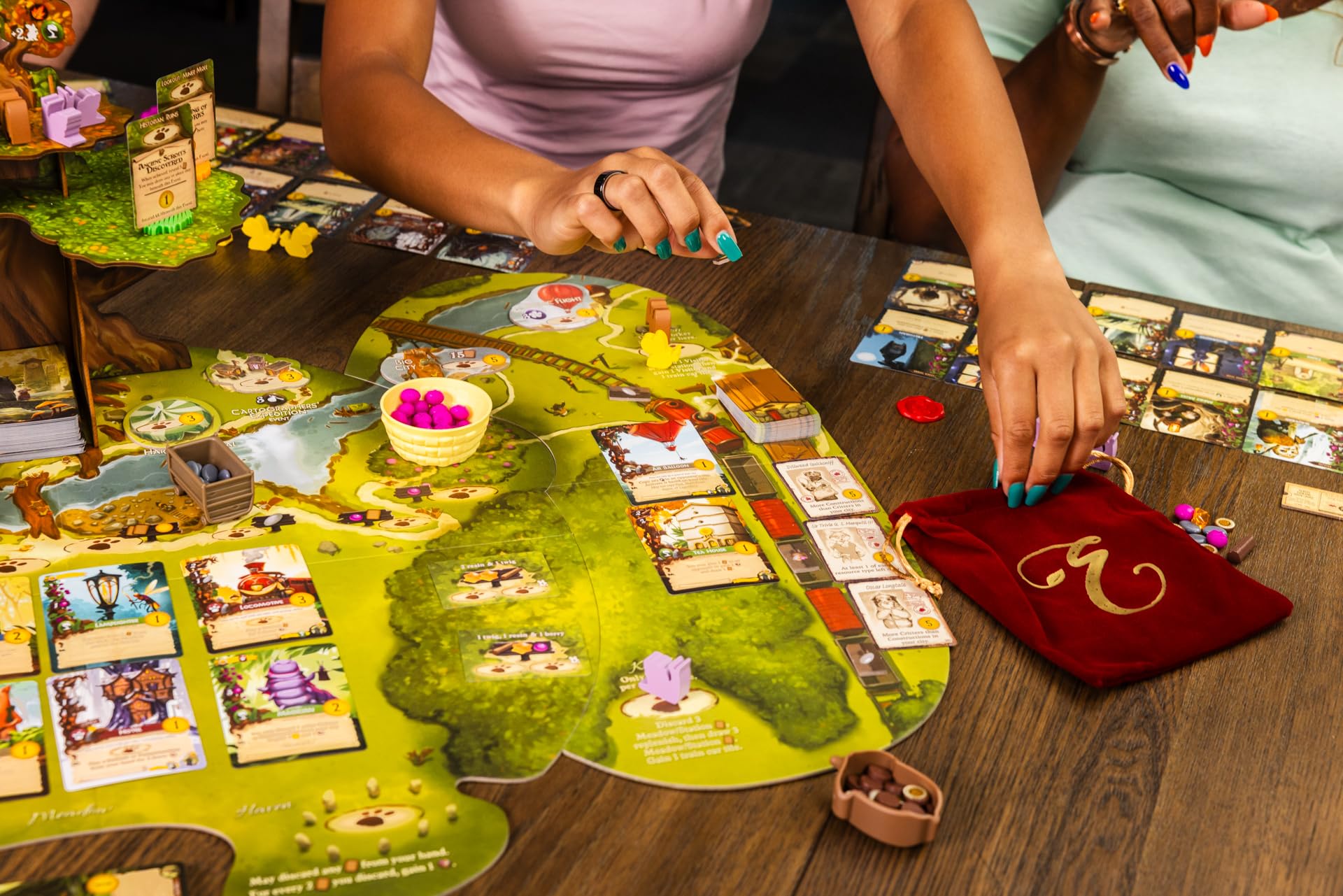 Everdell: Newleaf Brettspiel für 1-4 Spieler, ab 10 Jahren, Tabletop Tycoon, 29,7 x 29,7 cm | Erweitern Sie Ihre Everdell-Abenteuer mit neuen Orten, Tieren und Strategien.