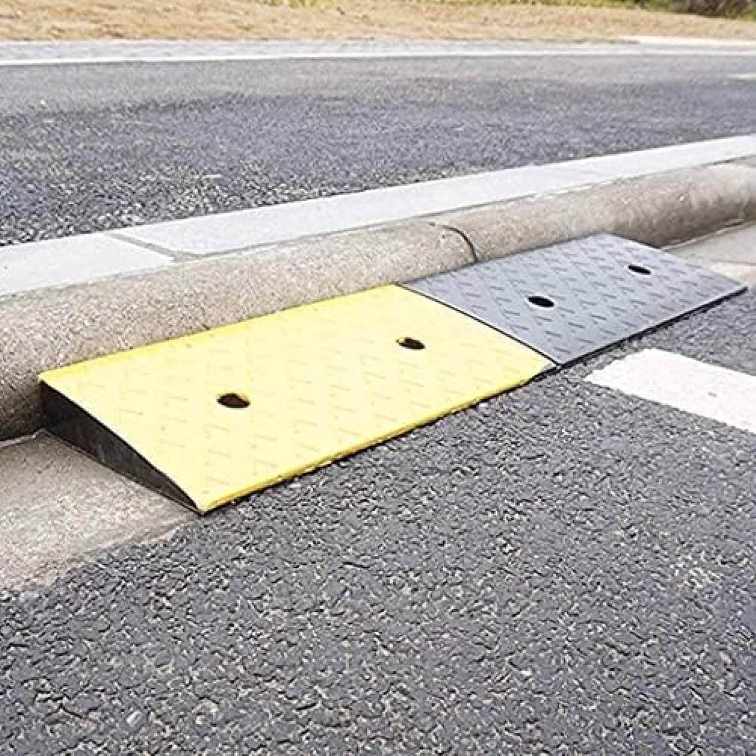1 Szt. Podjazdy Krawężnikowe Przenośne Lekkie, 3-13 Cm Gumowe Progi Drzwiowe Do Wózków Inwalidzkich I Skuterów Łatwa Rampa Krawężnikowa Dla Osób Niepełnosprawnych, 100x25x8cm(39.4x9.8x3.1inch)