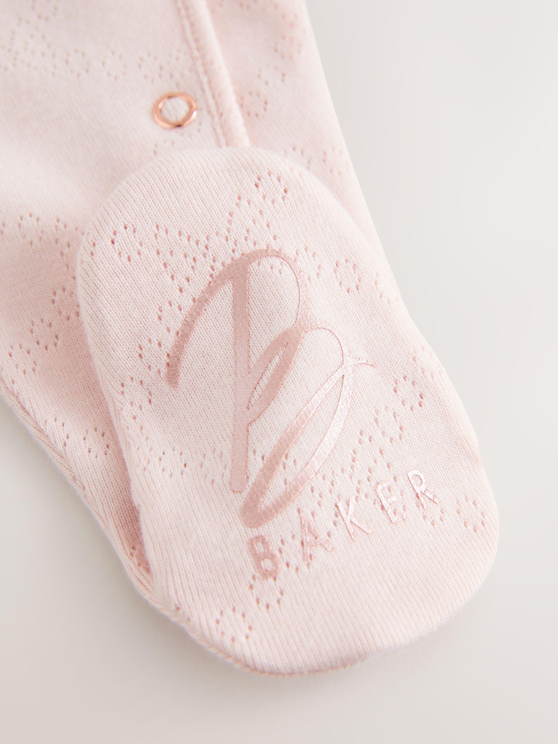 Baby Mädchen Wickelschlafanzug mit Lochstickerei und Mütze im Set