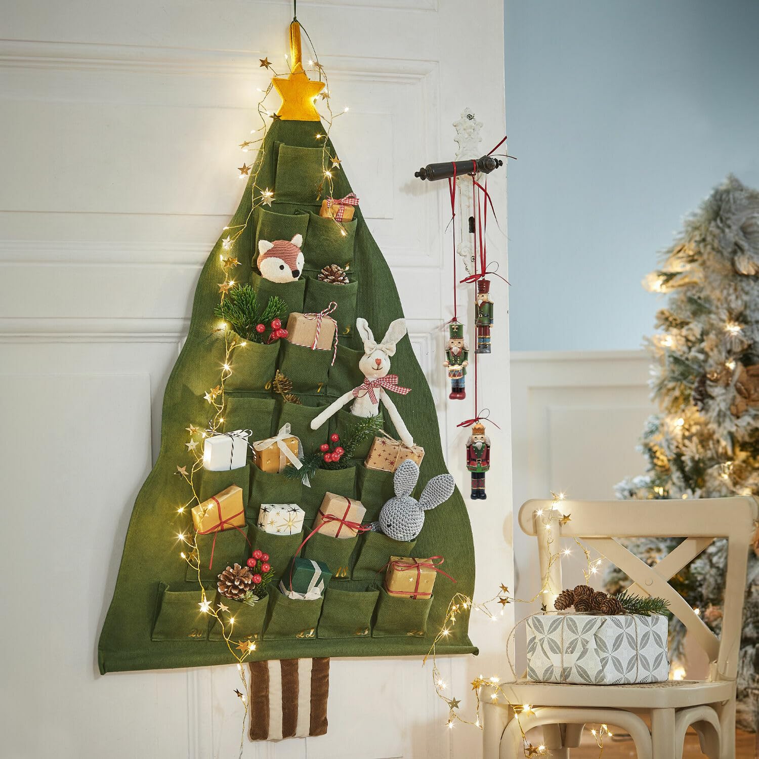 LOBERON Adventskalender Talira, in Form eines Weihnachtsbaums, Handgewebt, Bedruckte Nummerierung, Individuell Befüllbar, Adventszubehör, Advent, Baumwolle, Bambus, grün