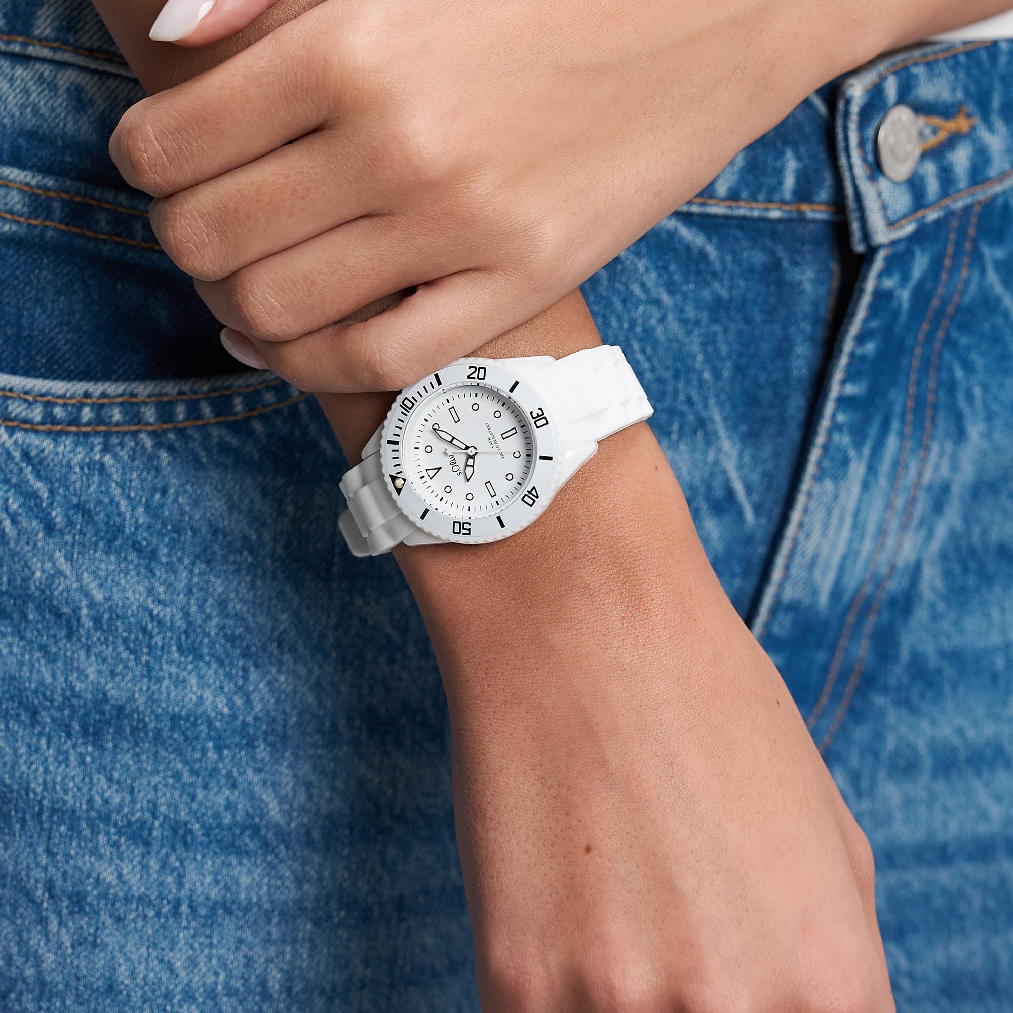 s.Oliver Armbanduhr mit Silikonband - 35 mm - Unisex Silikonuhr für Damen, Herren, Kinder und Teens - analoge Armbanduhr mit Quarzwerk - hoher 5 ATM wasserdicht - Kratzfest