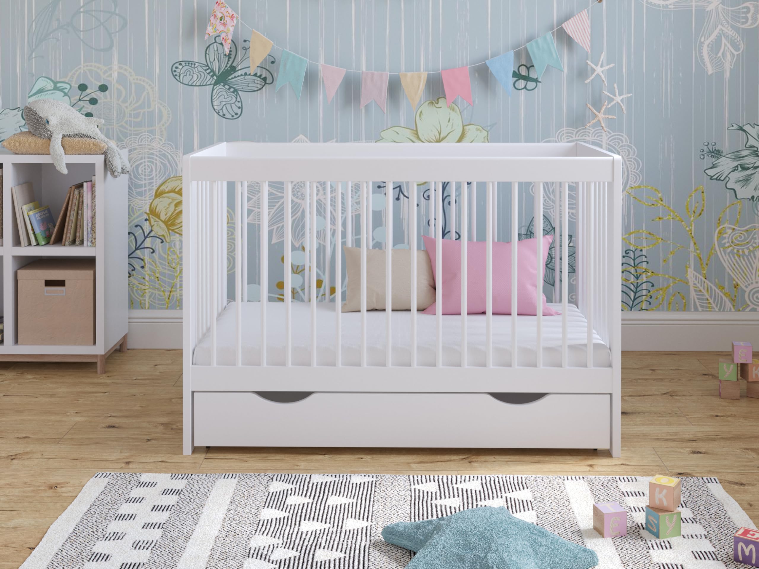Love For Sleep LUCA Lettino Neonato120x60 cm in Pino Bianco con Barriera di Sicurezza – Culla Trasformabile per Bambino 0-3 Anni