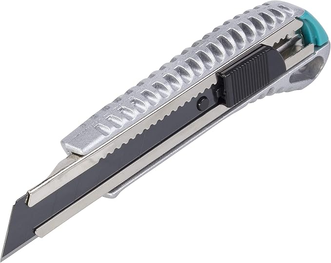 Un cutter est un outil très tranchant