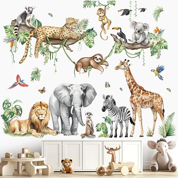 Sticker mural XXL 'Jungle Animals Tree Branch' de decalmile, transformant une chambre d'enfant en un paysage d'aventure.