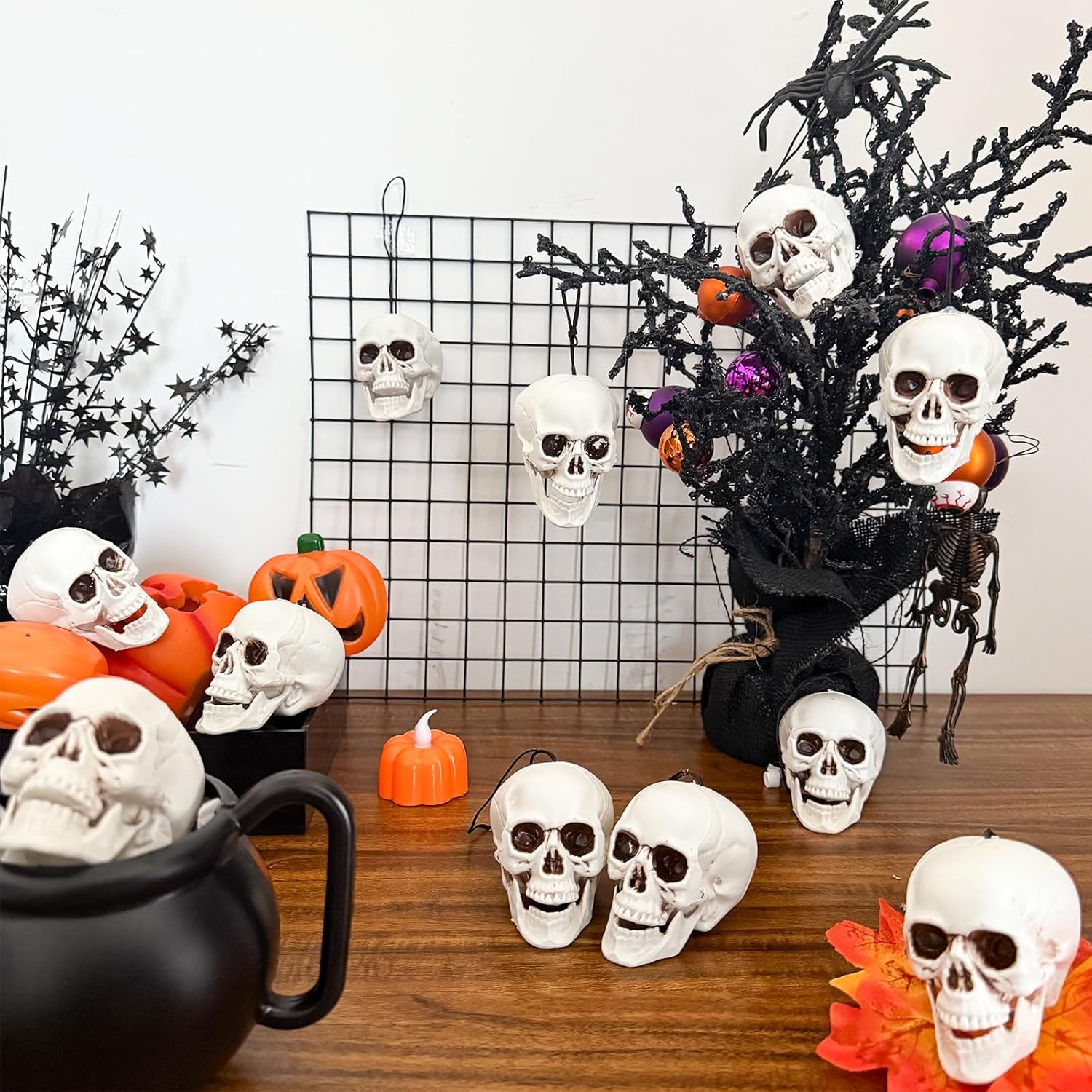 30 Pcs 3.15x2.8x2.17In Halloween Skull Hanging Ornaments Mini Plastic Skulls Head Halloween Tree Ornaments Skeleton Head Hanging Decorations for Saint's Day Christmas Party Supplies