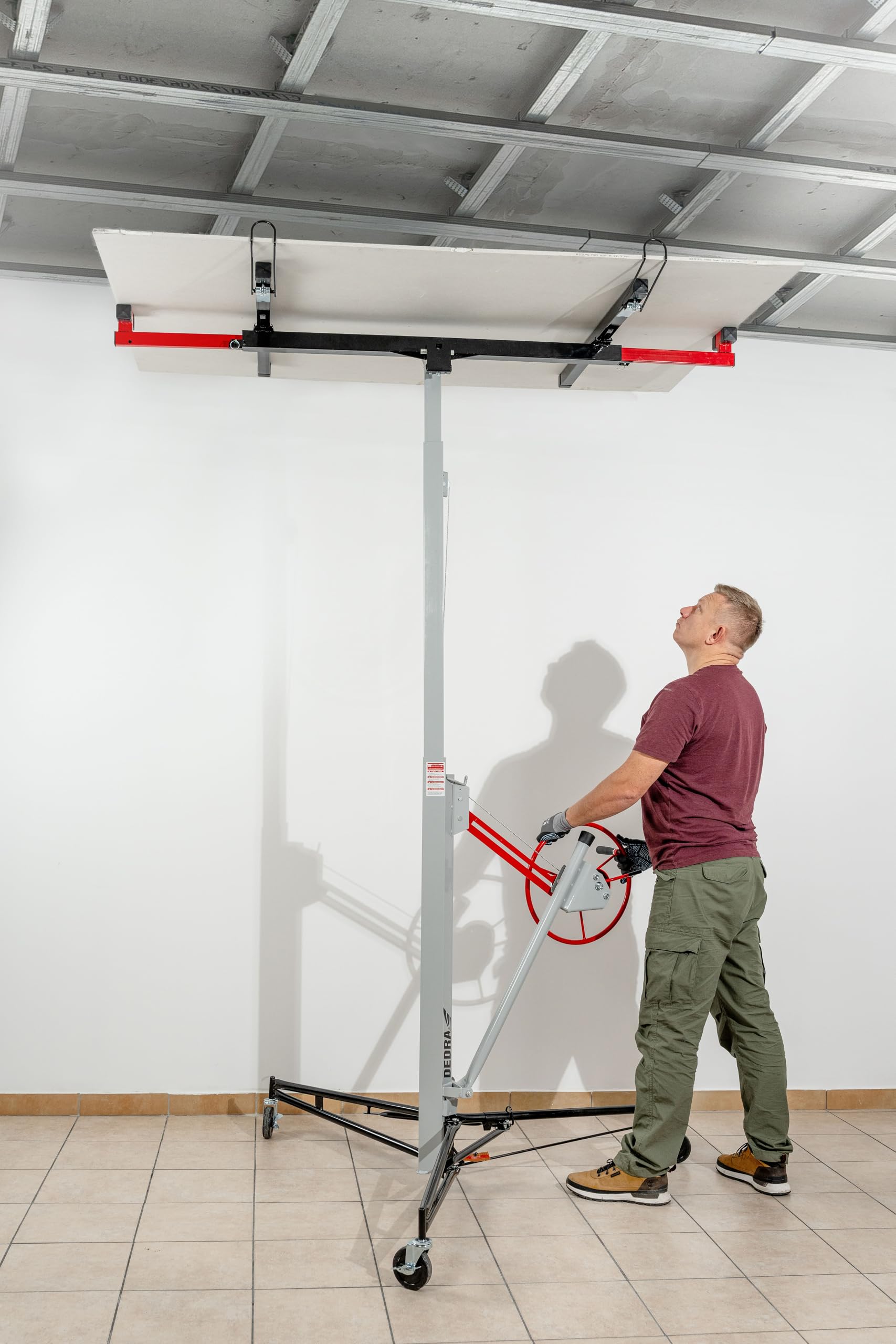 Plattenlift für Gipskartonplatten DEDRA, Hubhöhe 140–325 cm, Tragkraft 68 kg, Einfach Ein-Personen-Bedienung, Leicht zu transportieren und stabile Konstruktion