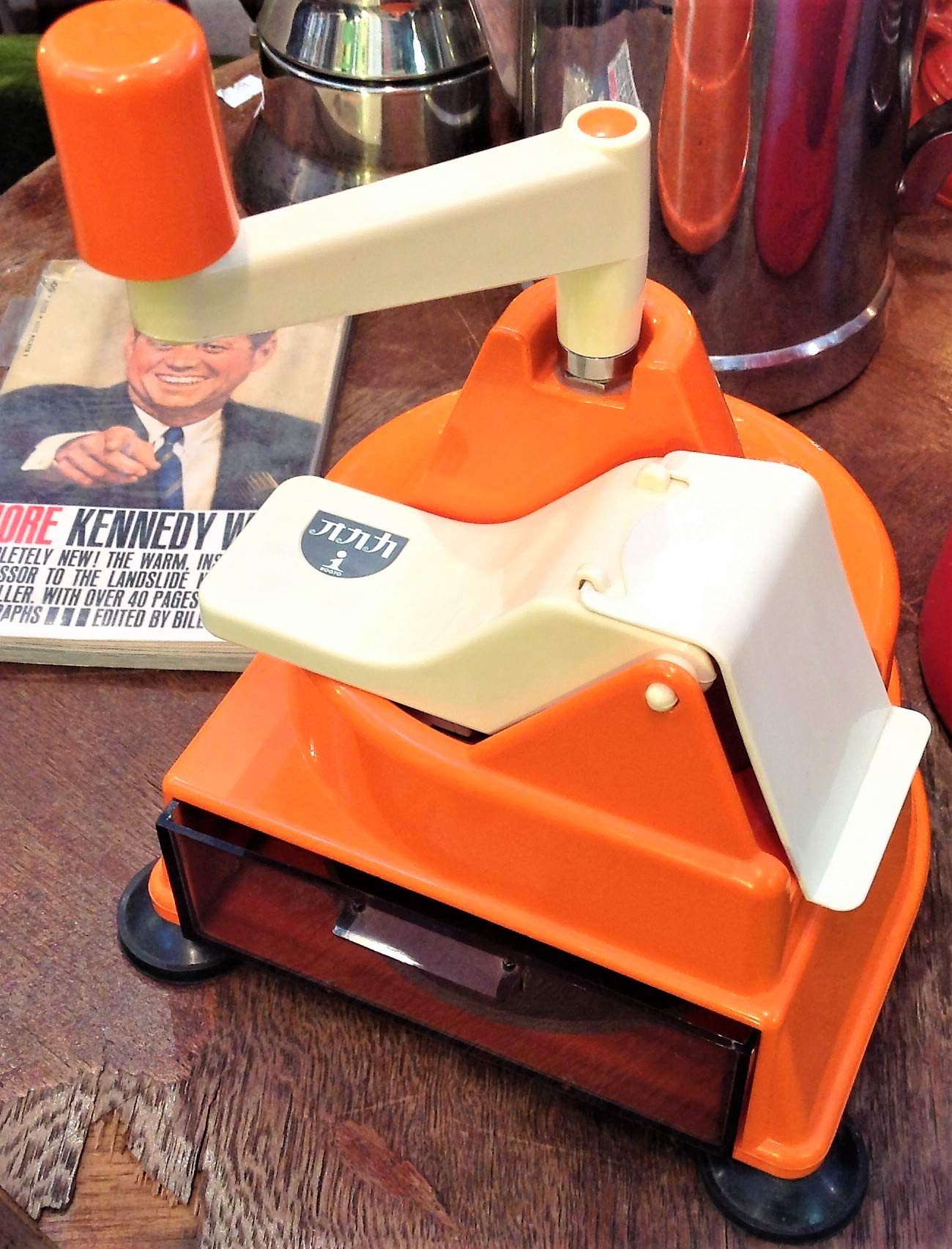 Amazon｜愛工業 (ikogyo) かつおぶし削り「オカカ」【6型】オレンジ