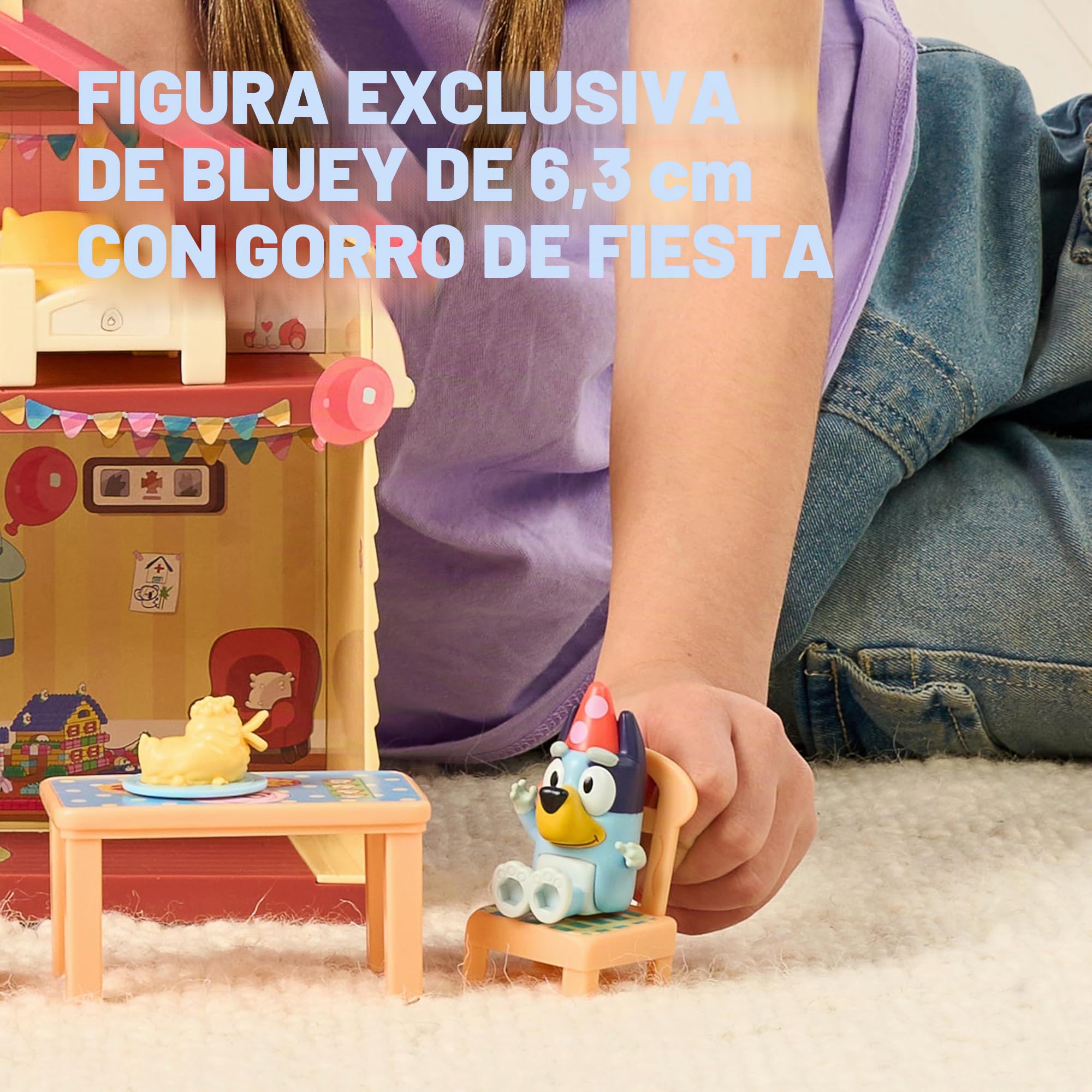 Bluey Casa de Celebraciones Ayuda Celebrar su cumpleaños. con 11 Accesorios y Muebles Quita y pon, más 1 Figura Exclusiva 6,3 cm