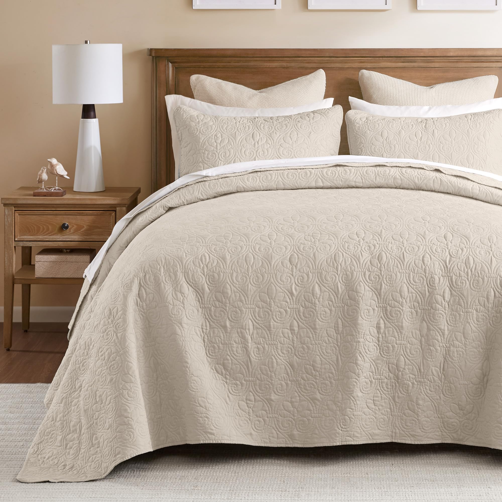 Madison Park Quebec King Size Quilt Bedding Set - Cream , Damask – 3 Piece Bedding Quilt Coverlets – Ultra Soft Microfiber Bed Quilts Quilted Coverlet
