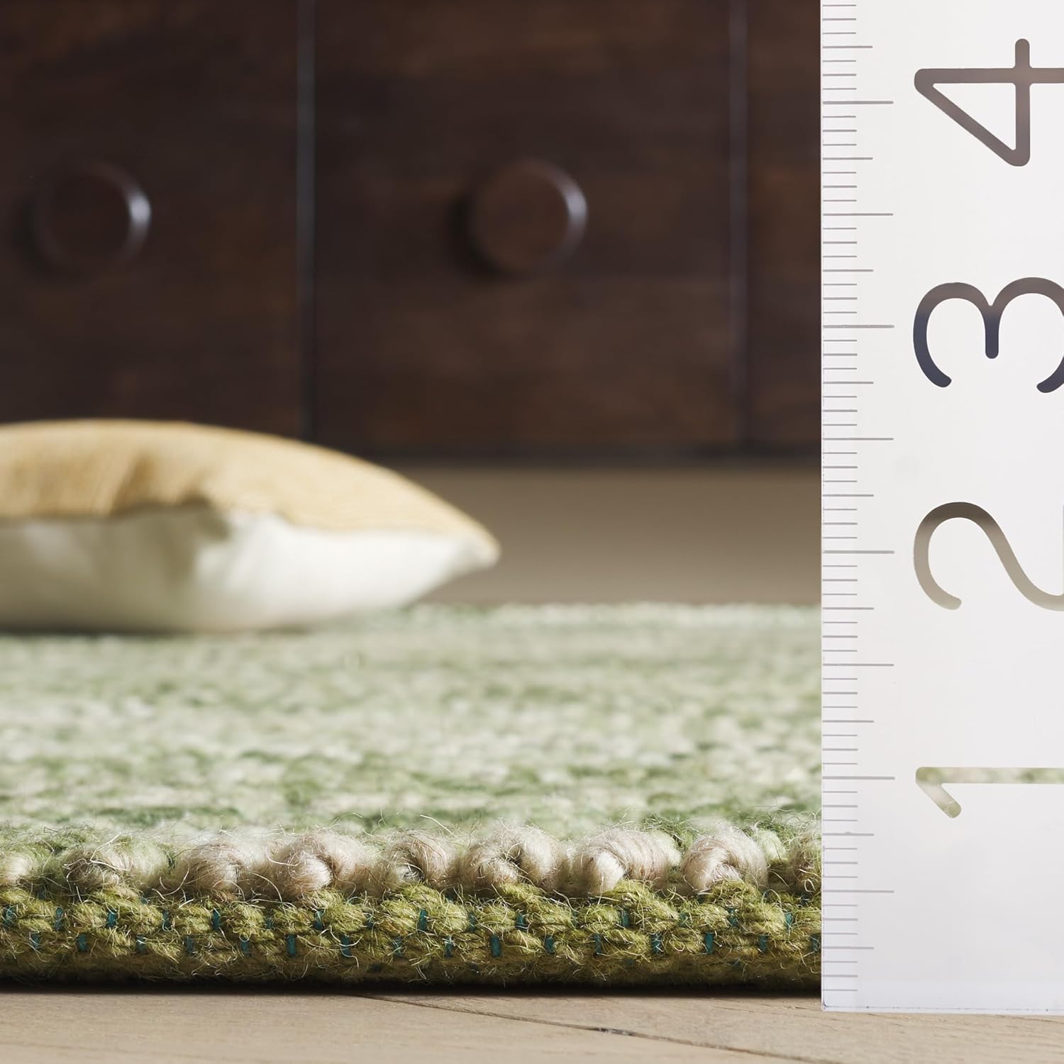 SAFAVIEH Natura Collection Area Rug - 6' Square, Green & Ivory, Handmade Wool Blend, Textured Design, Ideal for Living Room, Bedroom, Dining Space (NAT425Y)