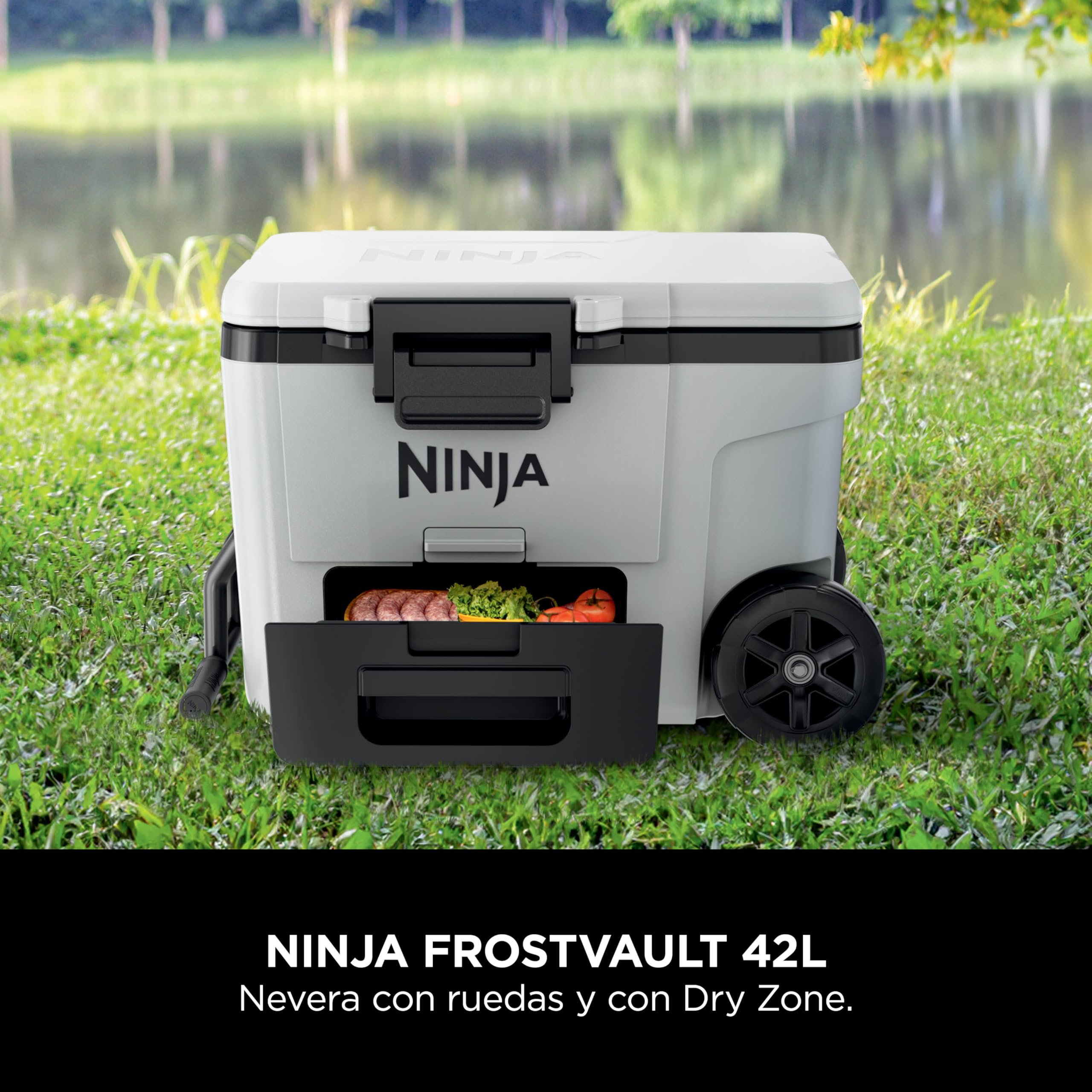 Ninja FrostVault, Nevera Portátil Rígida, Blanco Nube, FB245EUWH | Con Ruedas y Cajón Dry Zone Integrado a Temperatura de Frigorífico, Mantiene el Hielo durante Días, Capacidad para 68 Latas