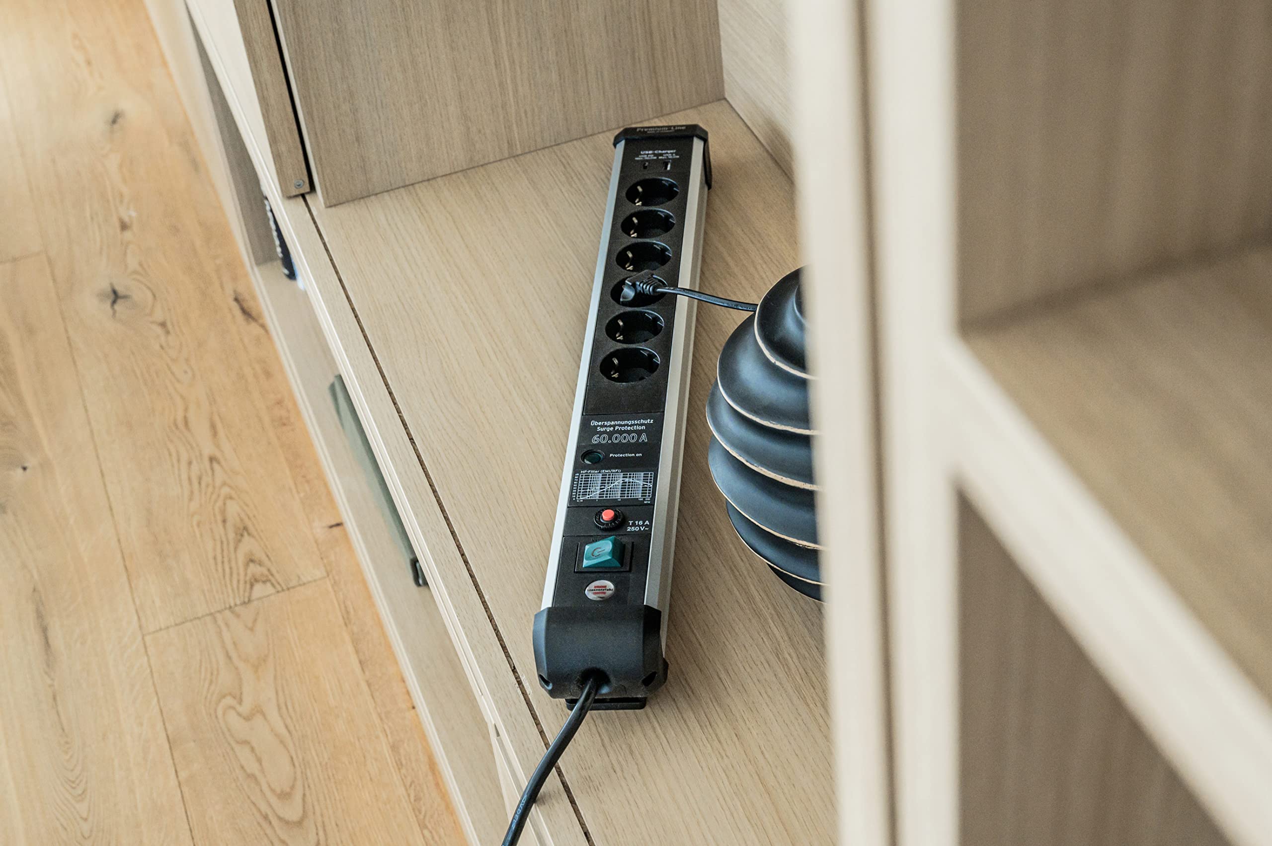 Brennenstuhl Protect-Line - Ciabatta multipresa a 6 posizioni con USB Power Delivery di tipo C e protezione da sovratensione (1 caricatore di tipo C e 1 USB-A, made in Germany