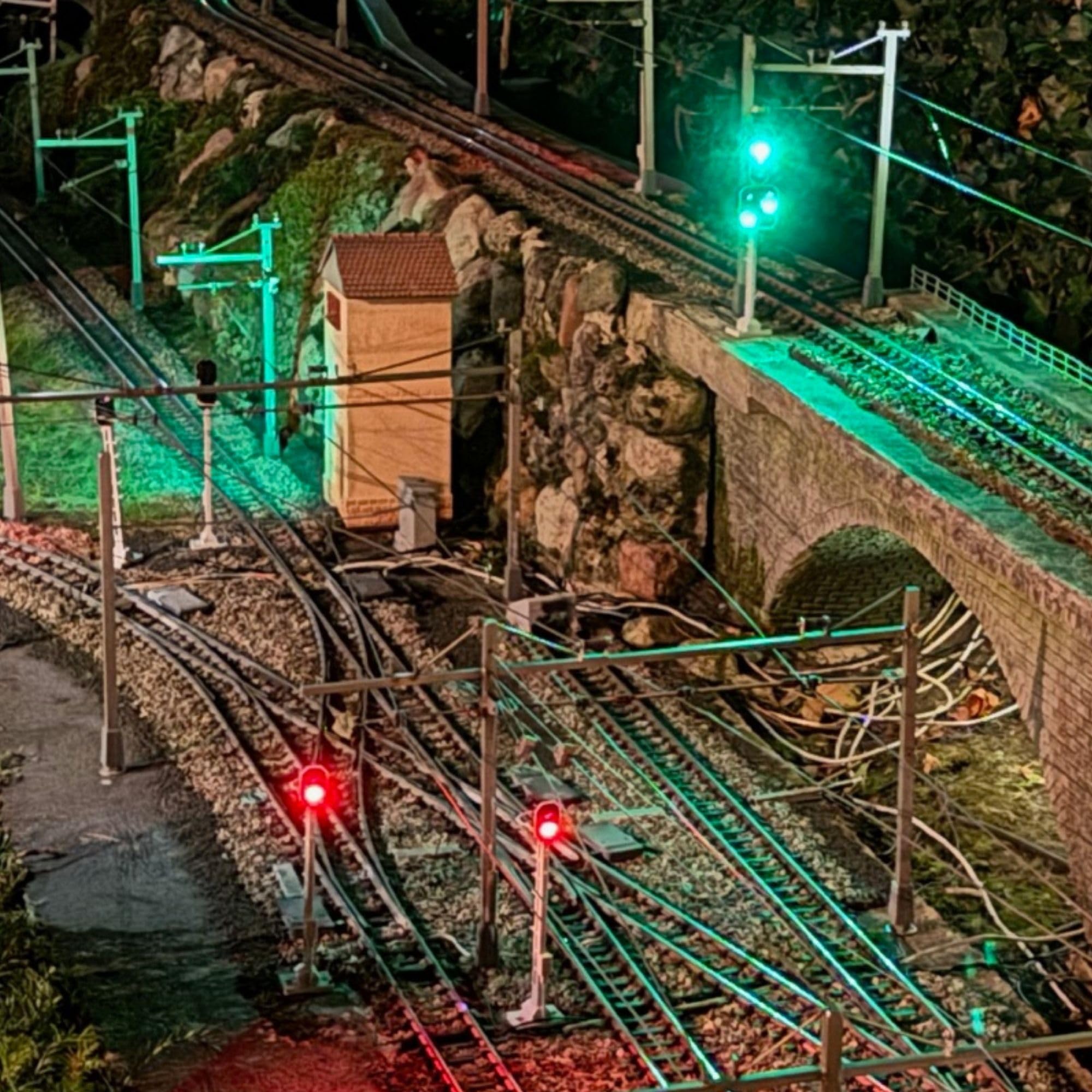 Lichtsignal Typ L RhB für Spur G analog / digital mit Decoder und LEDs - Gartenbahn Spur G (3X 3-Fach)