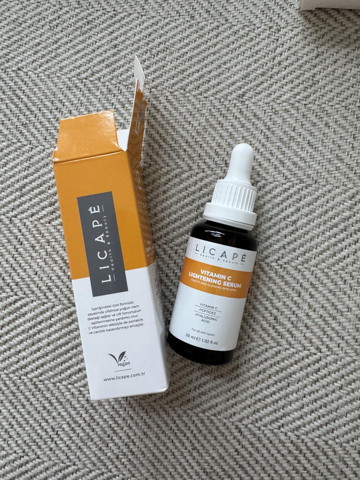 LICAPE® Vitamin C Face Serum| 30 ml | High Dose Anti-Ageing Hyaluronic Serum - Face Care; Moisturising for Radiant Skin - Against Wrinkles, Fine Lines, Pigment Spots; Tired Skin