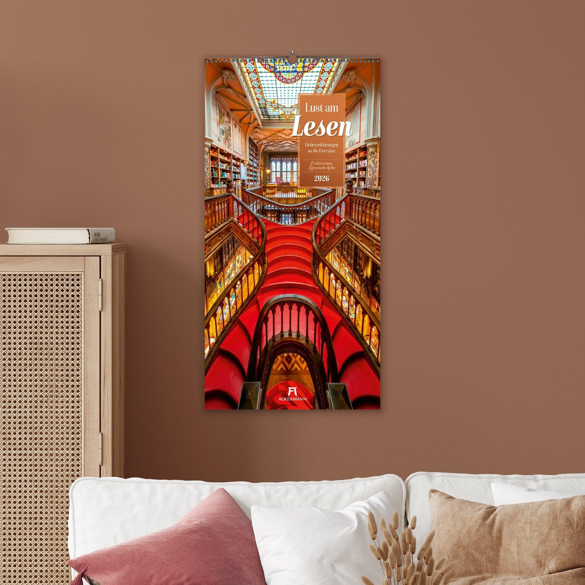 Lust am Lesen Literatur-Kalender 2026 | Stilvoller Literarischer Kalender im schlanken Hochformat (33x66 cm) | Bibliotheken-Motive mit Zitaten