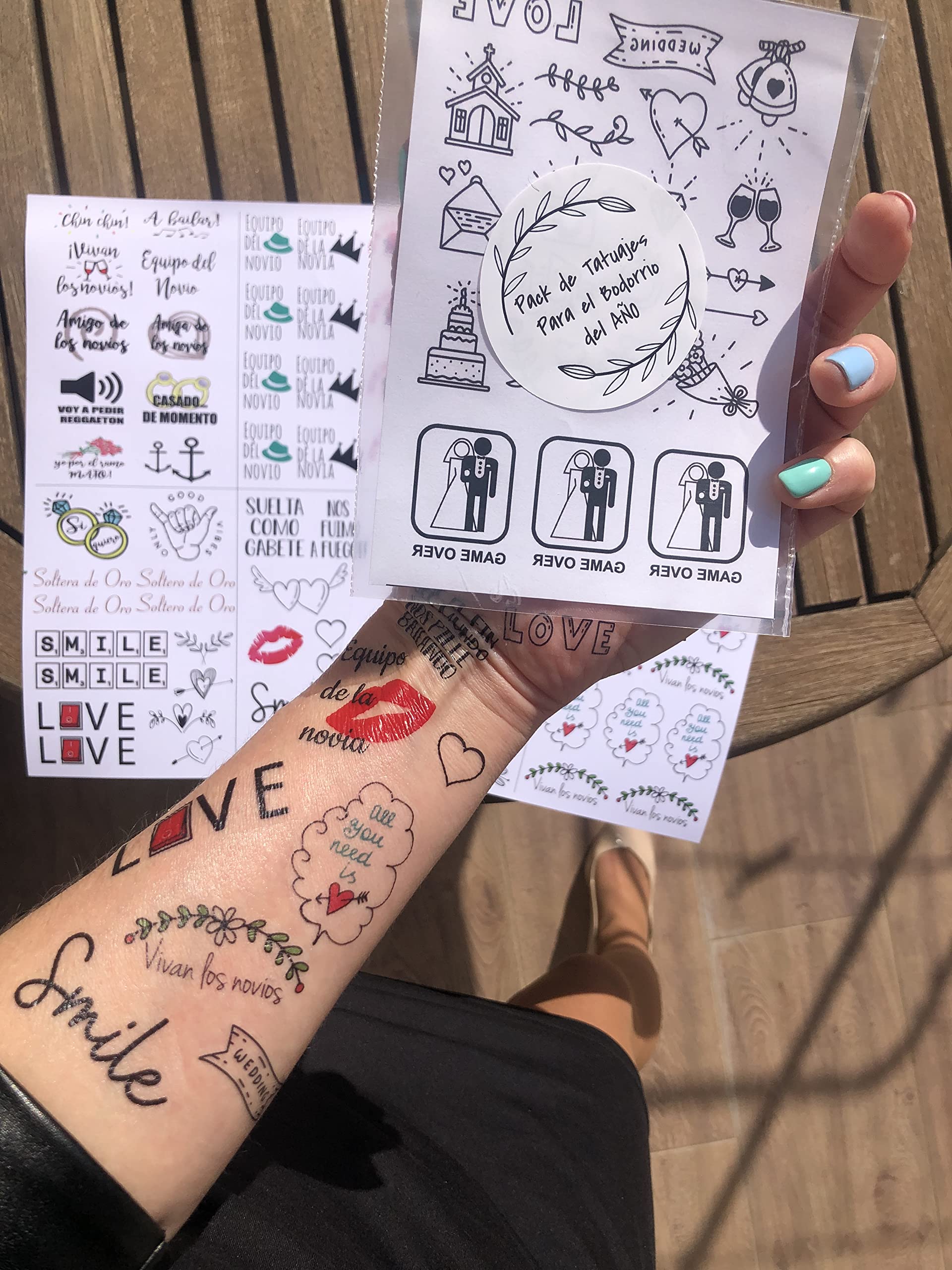 Uvimark - Chapas y Tatuajes temporales boda - Más de 100 Chapas y 100 calcomanías para boda - Calcamonías para bodas con diseños variados - Tatuajes para bodas