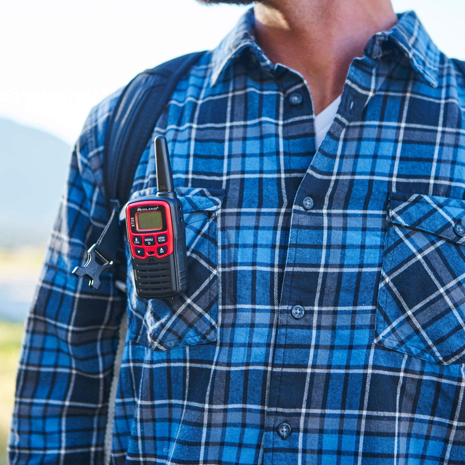 Midland - Kit Outdoor Emergenza EK30, 2 Walkie Talkie PMR446 XT30 Portata 6Km Senza Licenza, Torcia LED Regolabile, Fischietto di Emergenza con Bussola e Termometro, 2 Set di Batterie Ricaricabili AAA