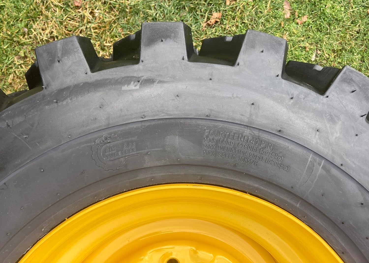 (1) Heavy Duty 12-16.5 Forerunner SKS-9 Skid Steer Tire on Wheel/Rim (8 lug) for New Holland L175, L221, L223, L225 & L230 & more - 12X16.5-14 PLY - Good Snow Traction (SKS753 STYLE)