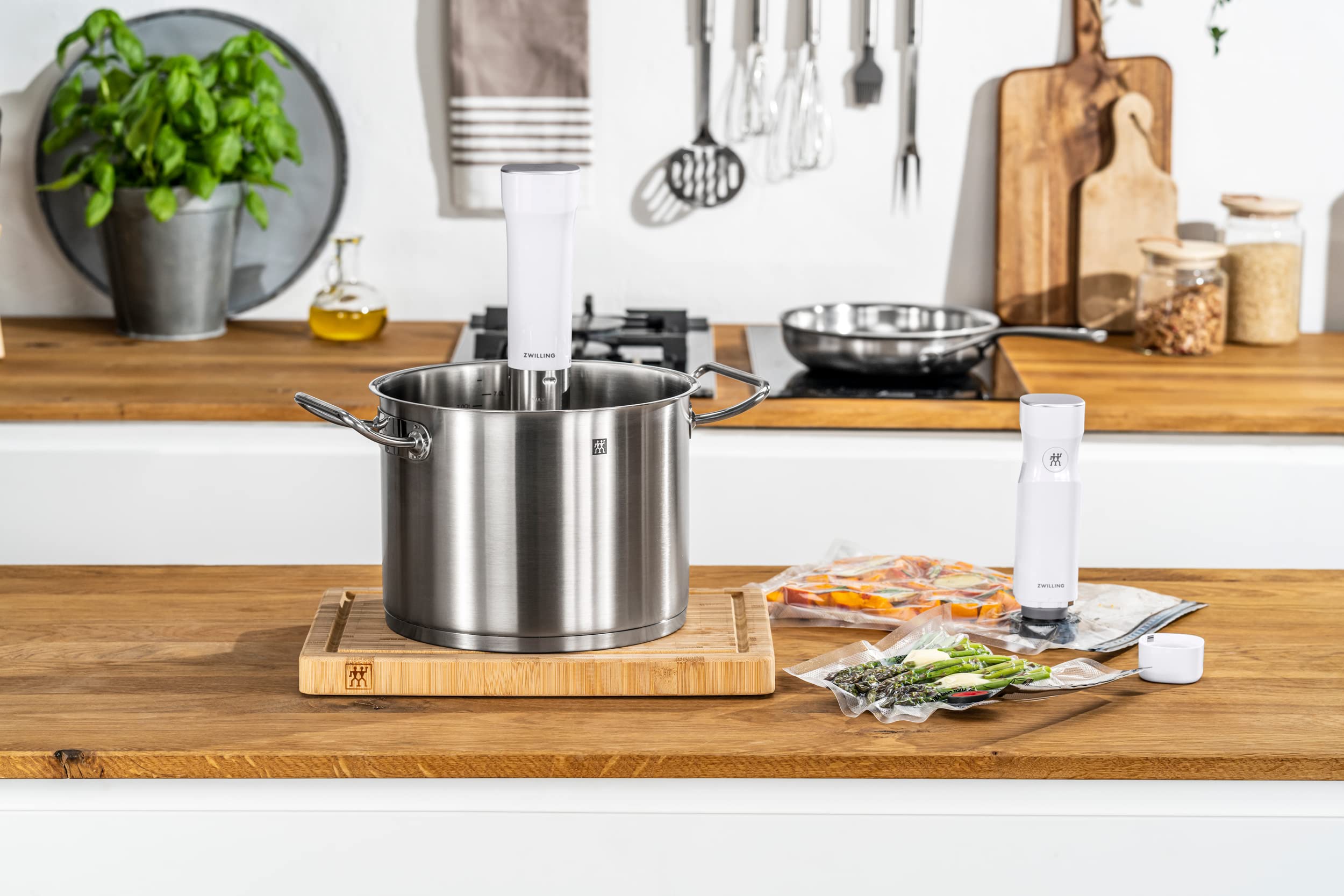 ZWILLING Thermoplongeur, Cuisson Sous-Vide, 3 Programmes, Certifié IPX7, 1200W, 220-240V, Prise UE, Blanc, série Enfinigy