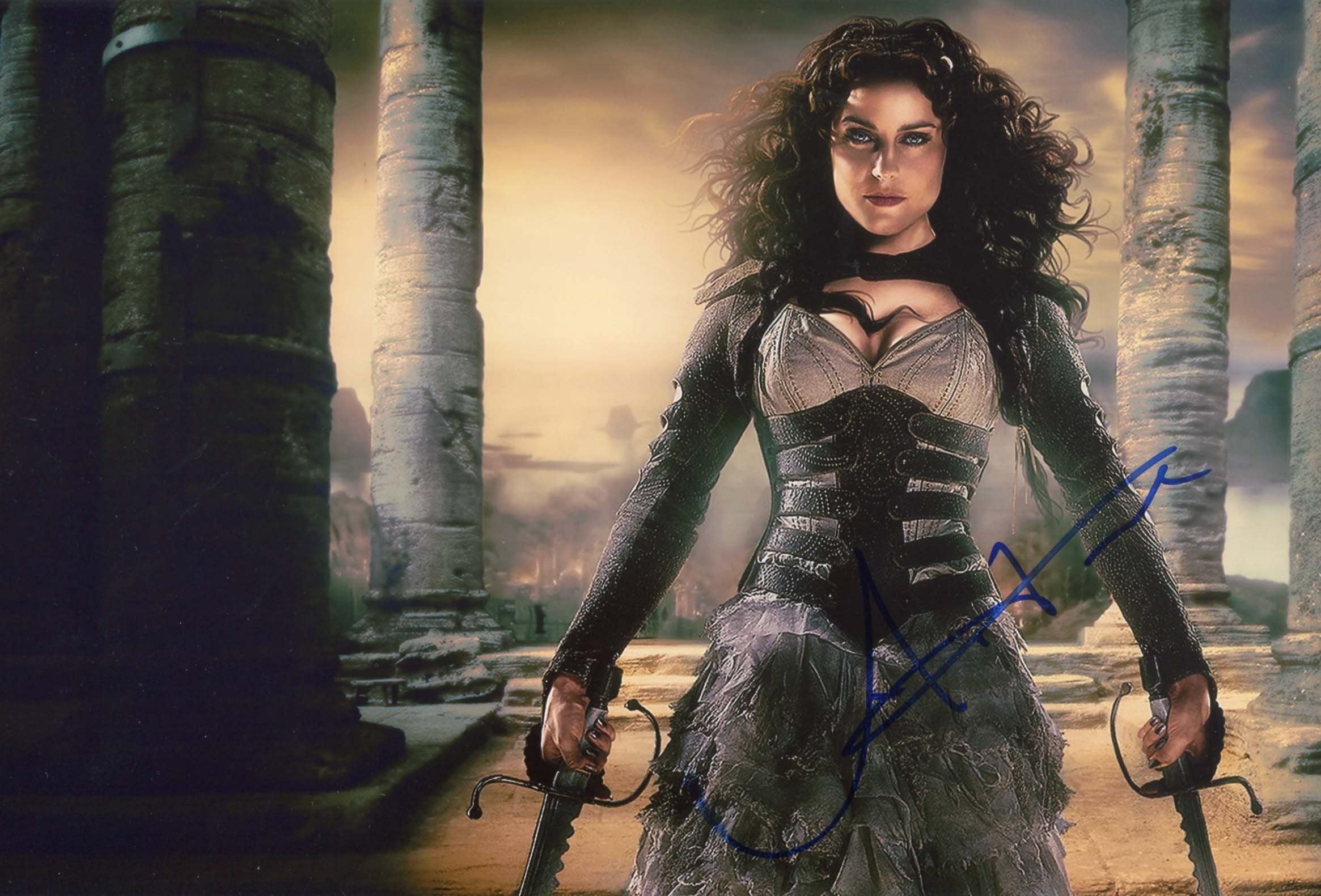 Antje Traue Wallpaper