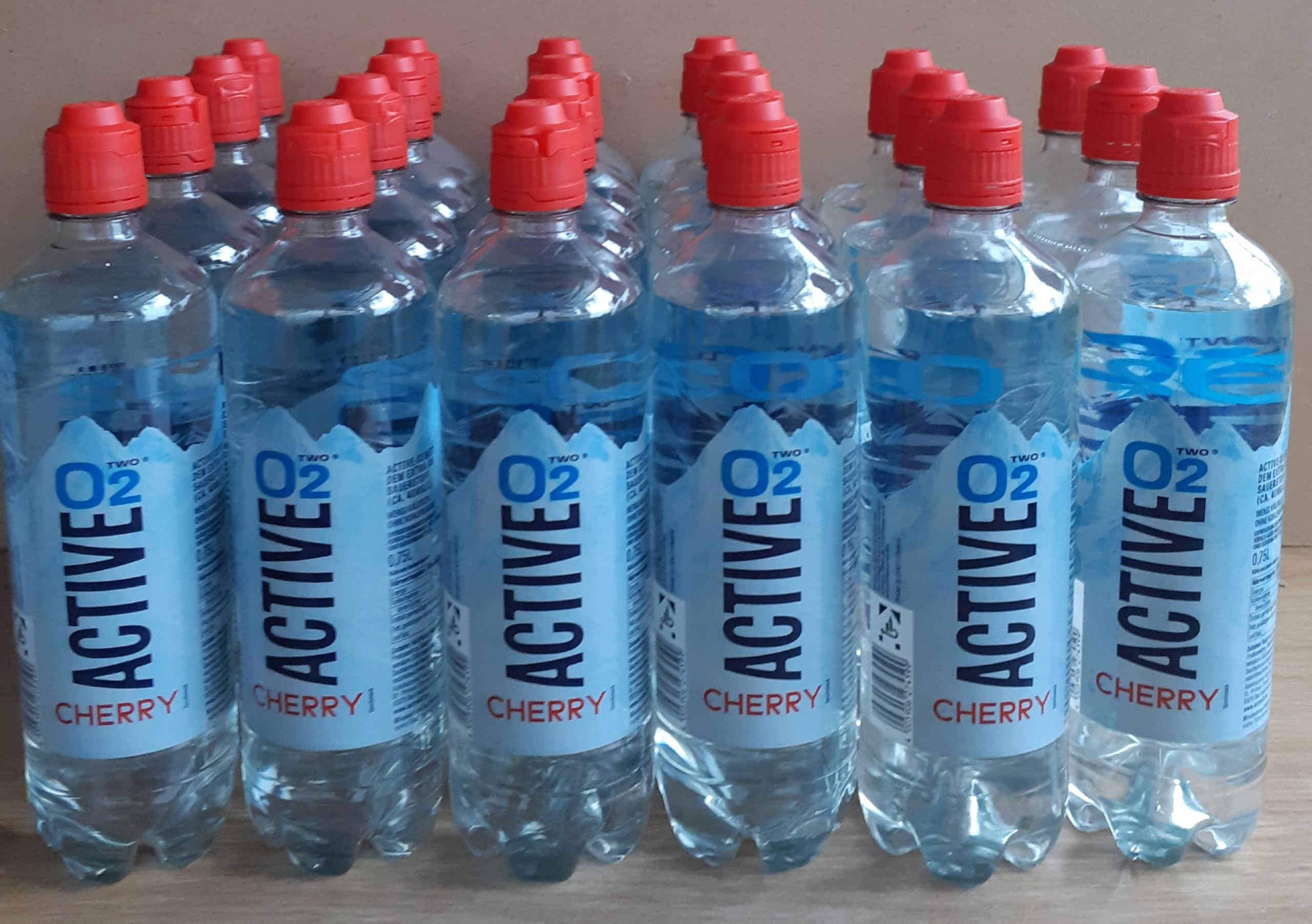 Active O2 Cherry Erfrischungsgetränk, 24 Flaschen à 0,75 L, Mit Einwegpfand