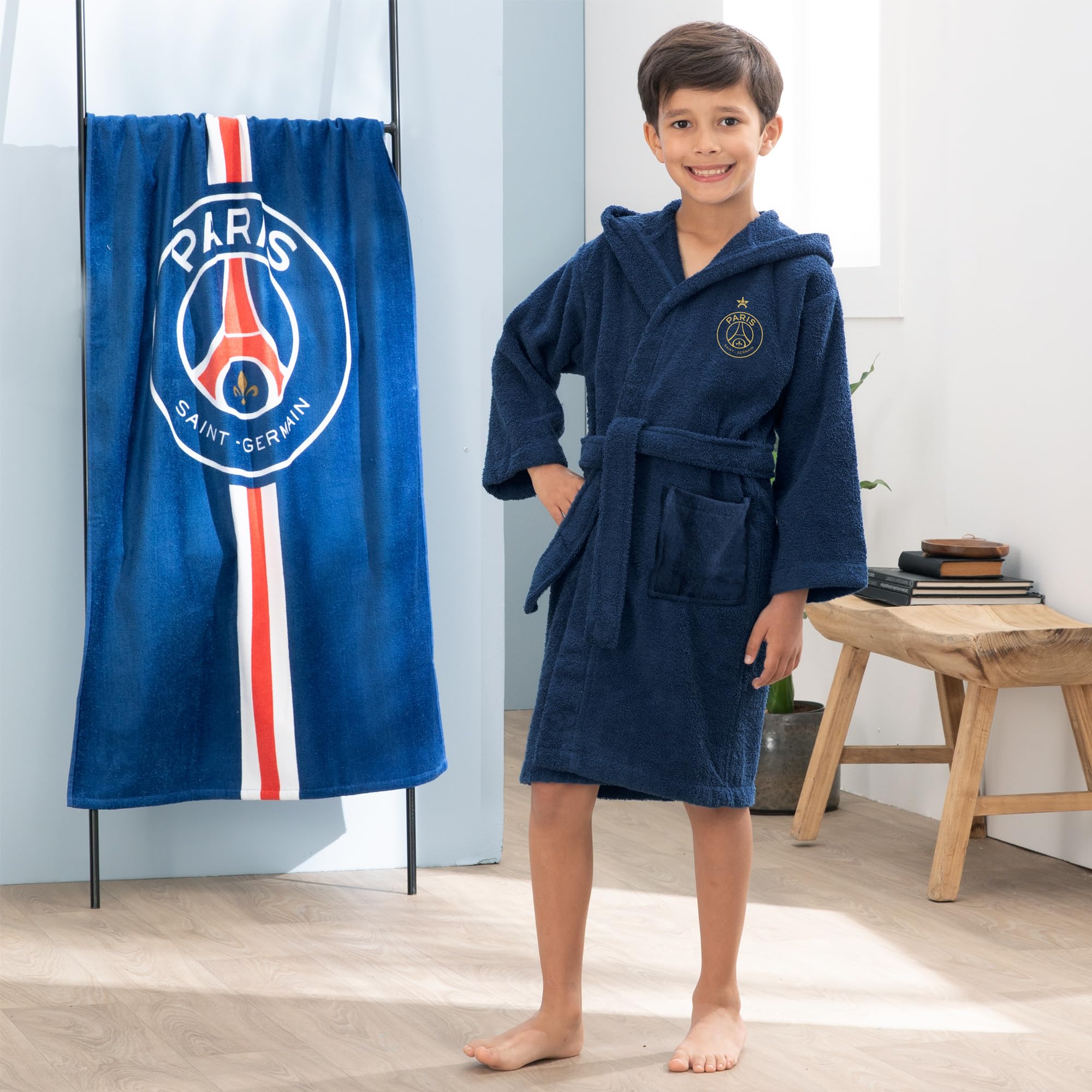 OMYDREAM PSG Vainqueurs Peignoir Enfant | 100% Coton Bouclette | Brodé Cœur & Dos | Avec Capuche | 1 Poche | Bleu