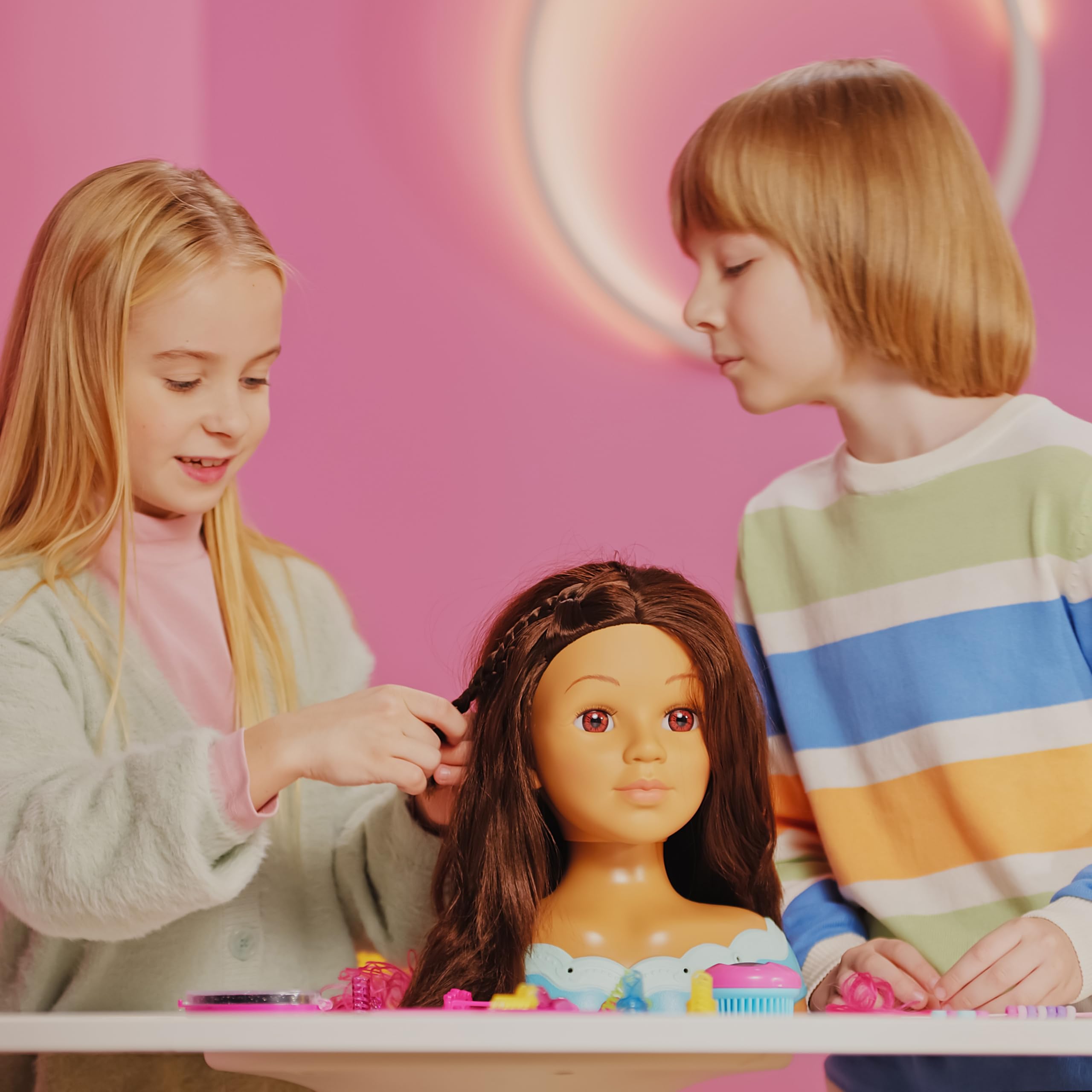 Theo Klein 5201 Busto per Trucco e acconciatura Mia I Include Cosmetici a Forma di Cuore e Accessori per Capelli I Capelli Lavabili e pettinabili I Giocattolo per Bambini dai 3 Anni in su