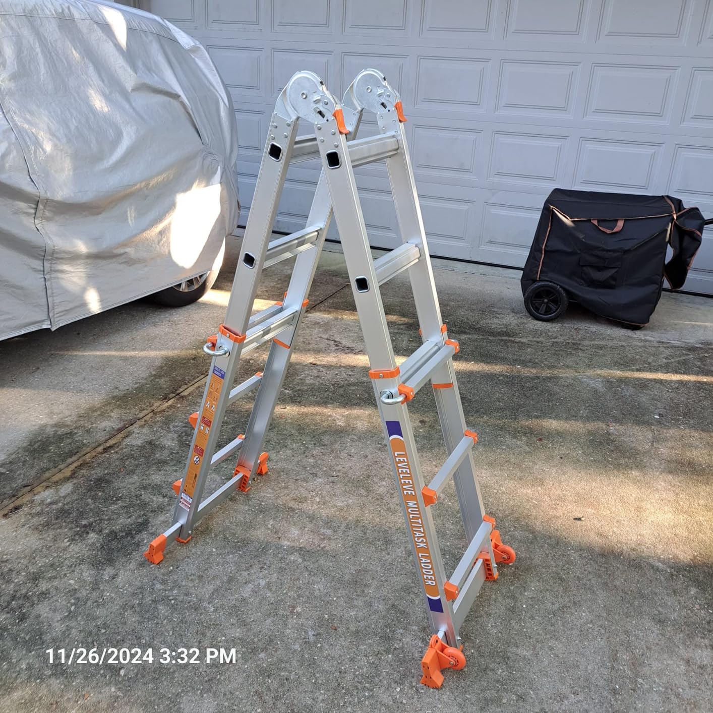 Well-Made compact 11 ft extension ladder