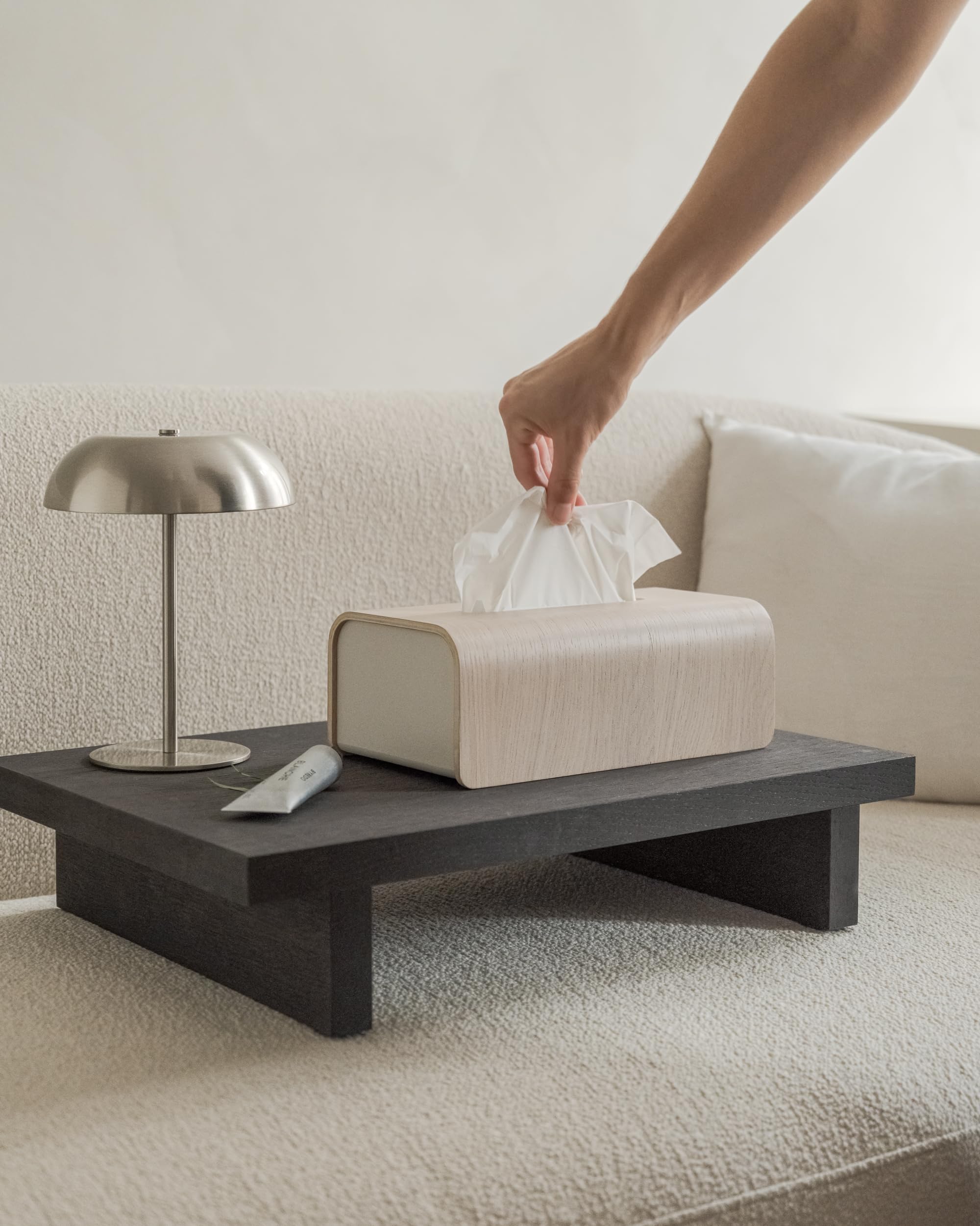Kazai. Porta Fazzoletti 'Toke' | Impiallacciatura in Legno Massello, certificato FSC | Scatola Porta Fazzoletti Sostenibile in Design Scandinavo | Quercia, bianco