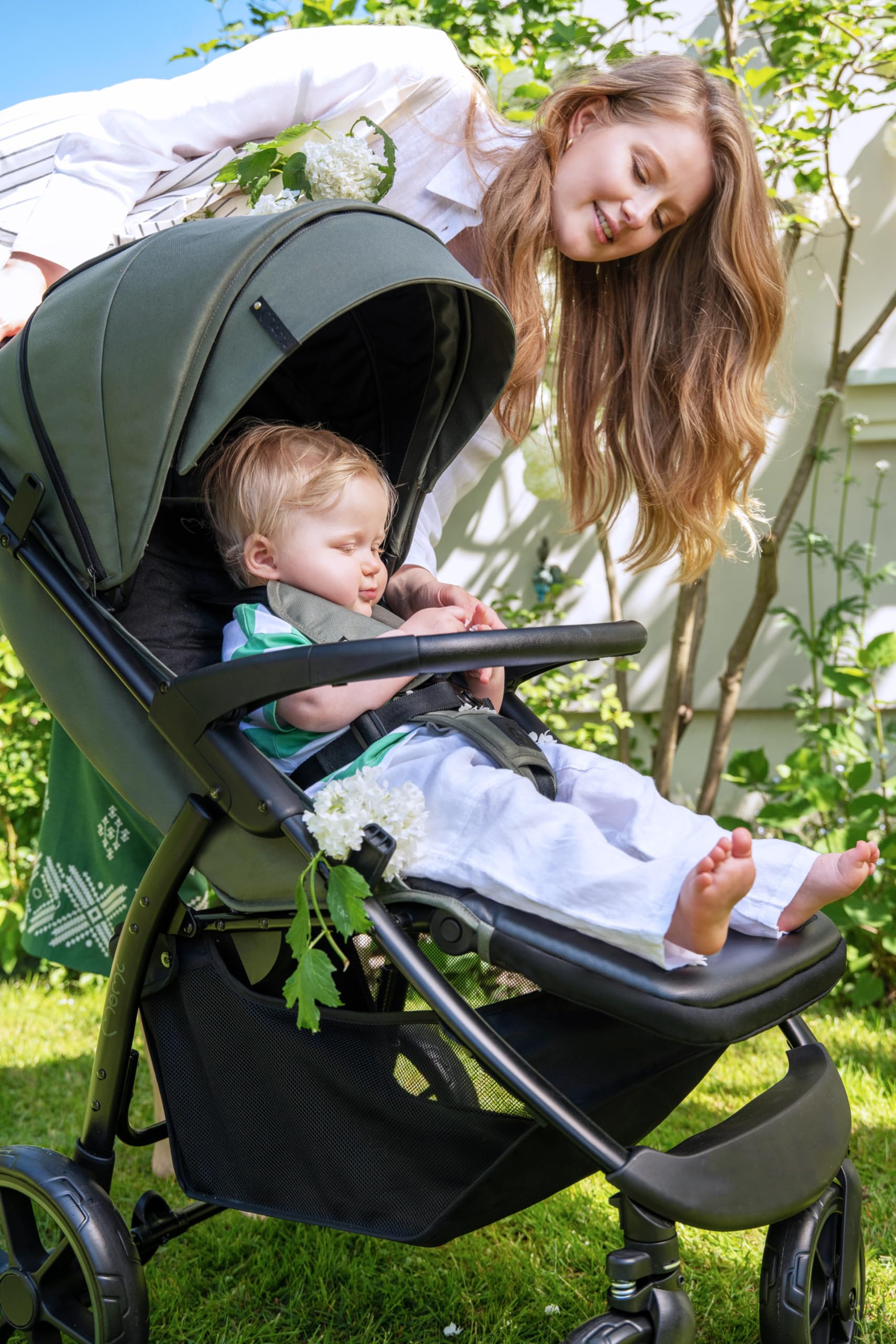 MoMi MIYA EVA Kinder-Buggy Kinderwagen ab 6. Monat bis 22 kg 5-Punkt-Sicherheitsgurt Einkaufskorb Fußsack Getränkehalterung Regenschutz Insektenschutz