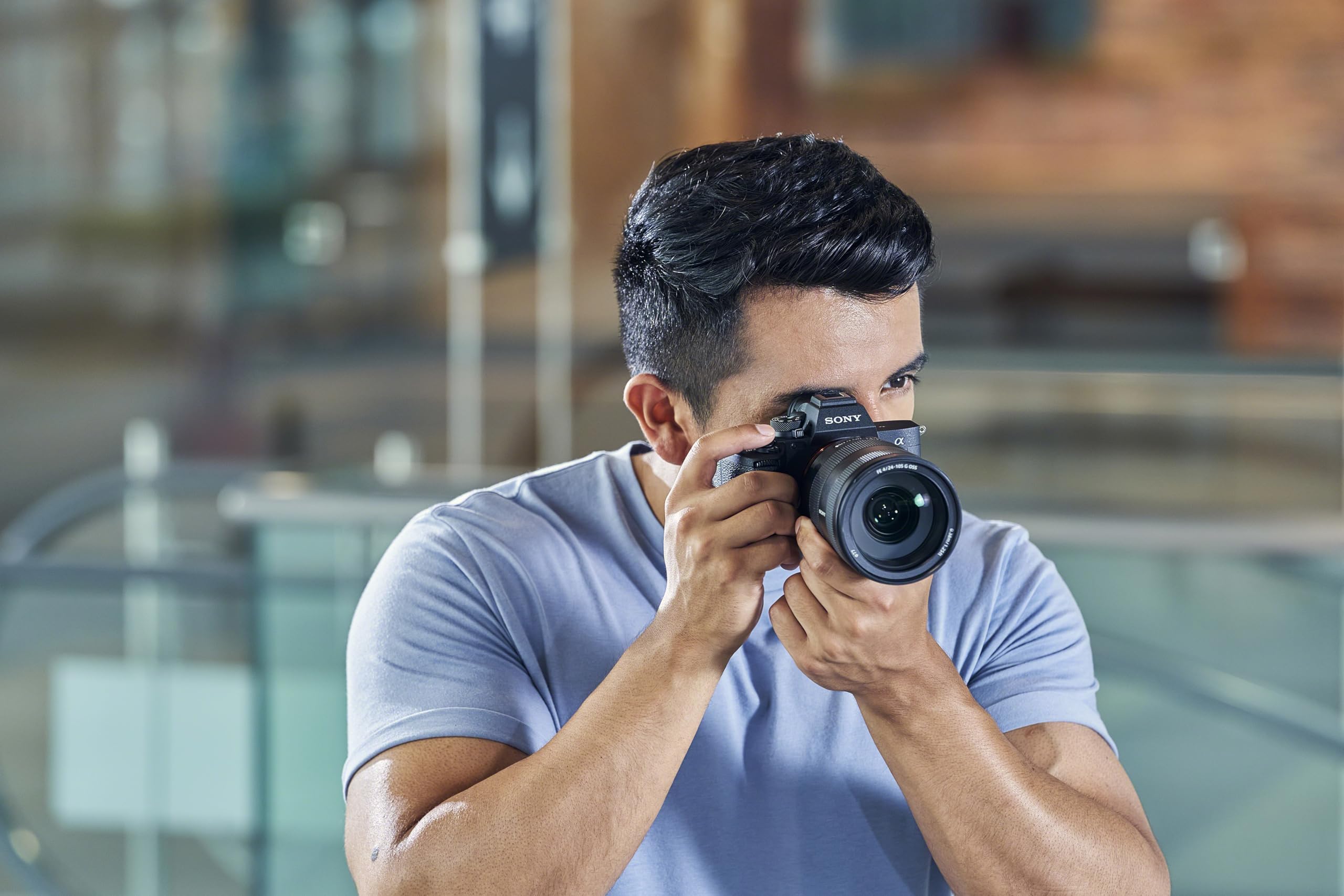 Sony Alpha 7 IV cámara mirrorless (full-frame) con objetivo 28-70mm f/3.5-5.6, 33MP, 4K60p y pantalla táctil multiángulo, ideal para fotografía y grabación de vídeo profesional
