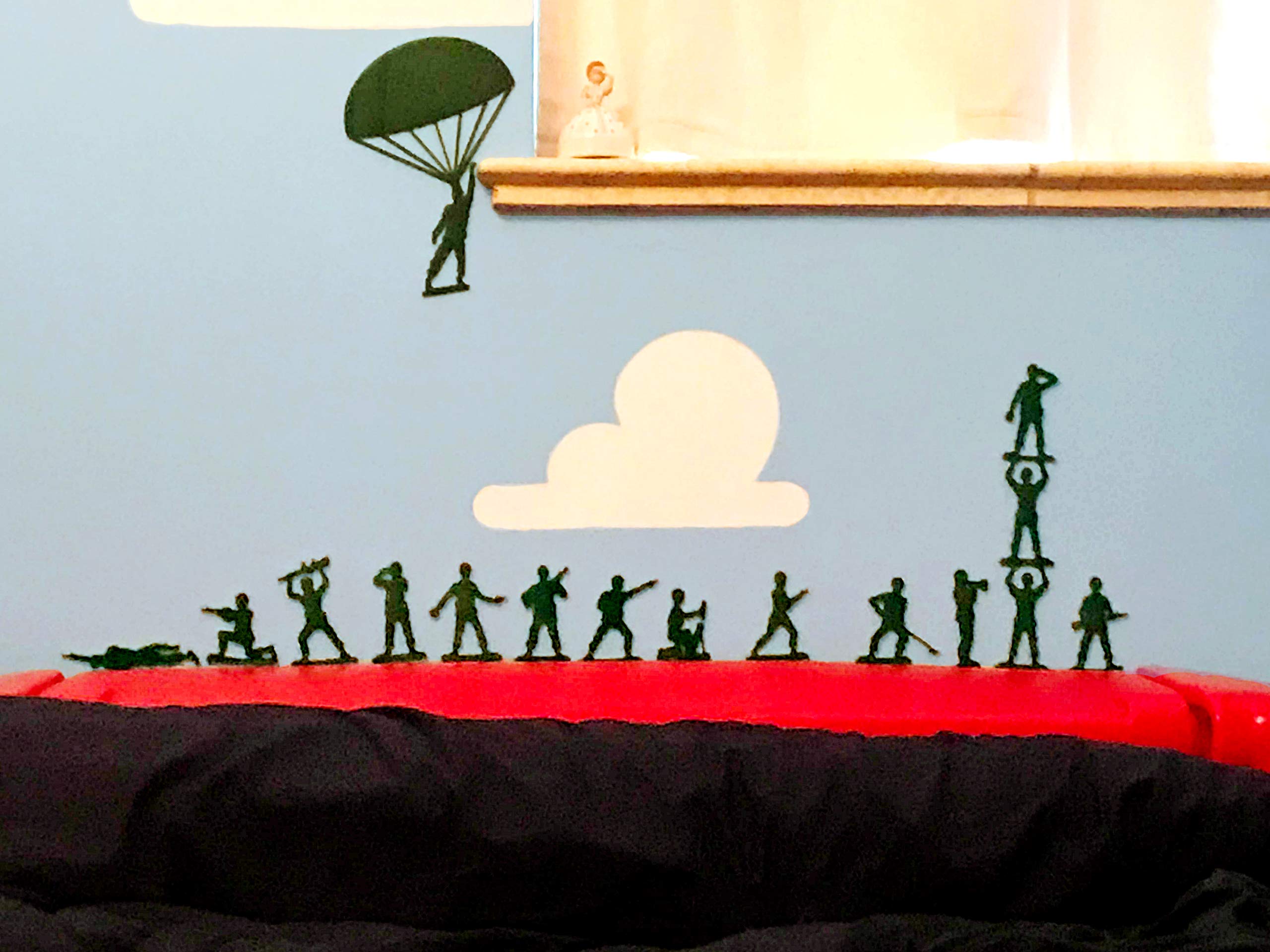 Juego de 18 decoraciones de pared de acrílico verde militar para una habitación de juguetes para niños o habitación de Andy 2