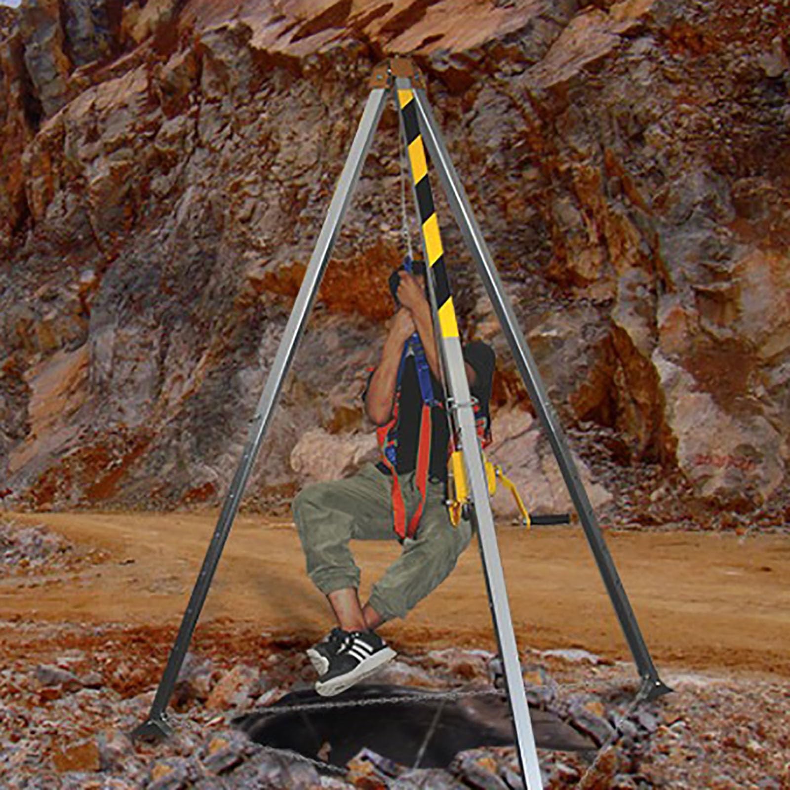 Protection Contre Les Chutes de trépied de Sauvetage en Aluminium, élévateur d'équipement de trépied avec Ceinture de sécurité/Jambes télescopiques/treuil de Levage, kit d'espace confiné pour travai