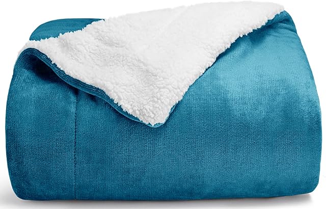 WAVVE Sherpa Fleece Blanket Queen Size, Large Throw Blanket for Bed and Sofa, Turquoise Microfiber Blanket, Soft, Thick and Warm (Teal, 220x240cm)