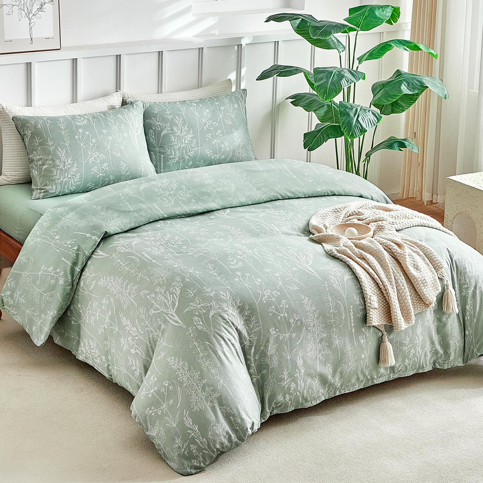 Lekesky Duvet Cover King Size with Fitted Sheet 4-Piece, Sage Green