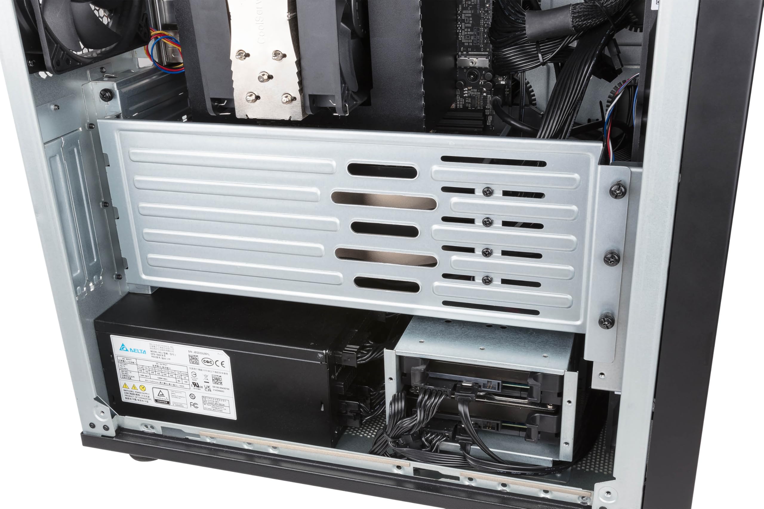 ASUS ExpertCenter Pro ET700I W7-B-750 Performance AI workstation supporta Intel Xeon W-3400 / W-2400, PCIe 5.0, DDR5 ECC, 2x 2.5Gb LAN, 2x M.2, 2x supporto GPU, 750W 80 PLUS Gold PSU, USB 20Gbps