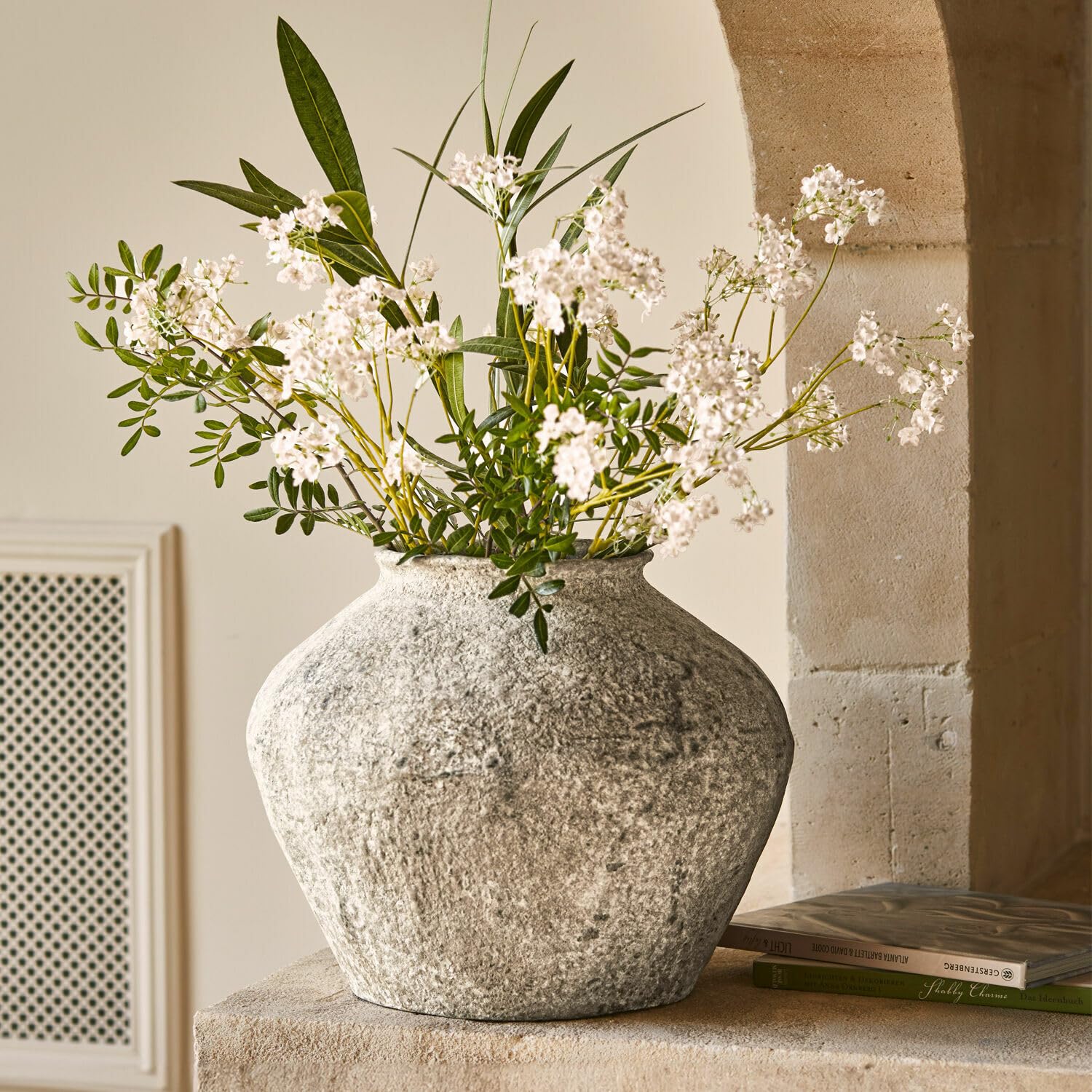 Loberon Vase Champs - Kunststein - Zimmer Deko für Trockenblumen & Blumen - Handgemachtes Antik-Finish - 30cm & ø36cm, antikgrau | Kunststein - Zimmer Deko für Trockenblumen & Blumen - Handgemachtes Antik-Finish - 30cm & ø36cm