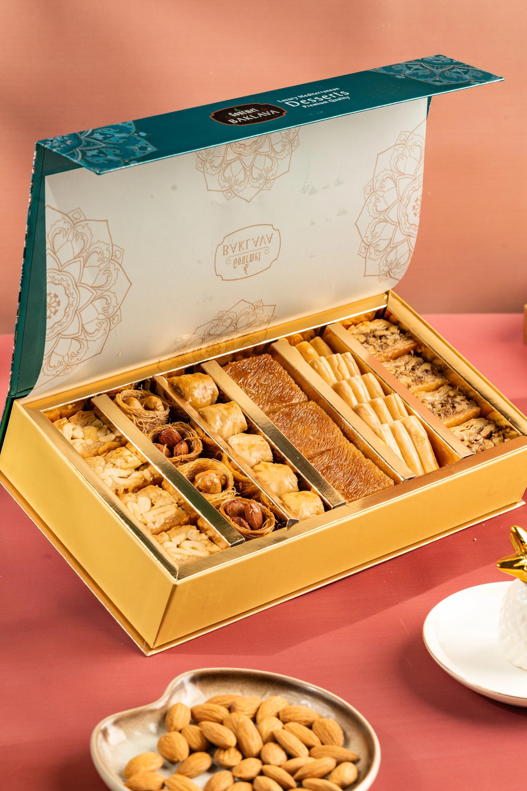 Gift Box - 350g Assorted Cashew, Balloria & Almond Baklava with Fresh Ghee & Nuts