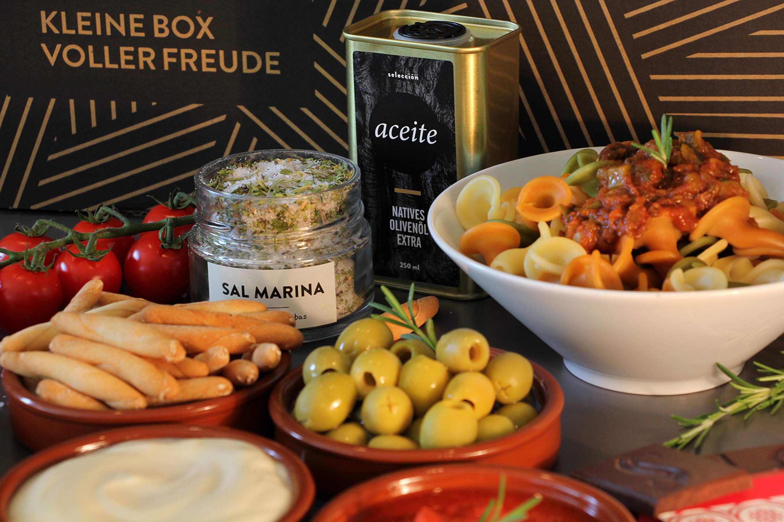 Vegetarisches Geschenkset mit mediterraner Feinkost, nativem Olivenöl Extra und Meersalz