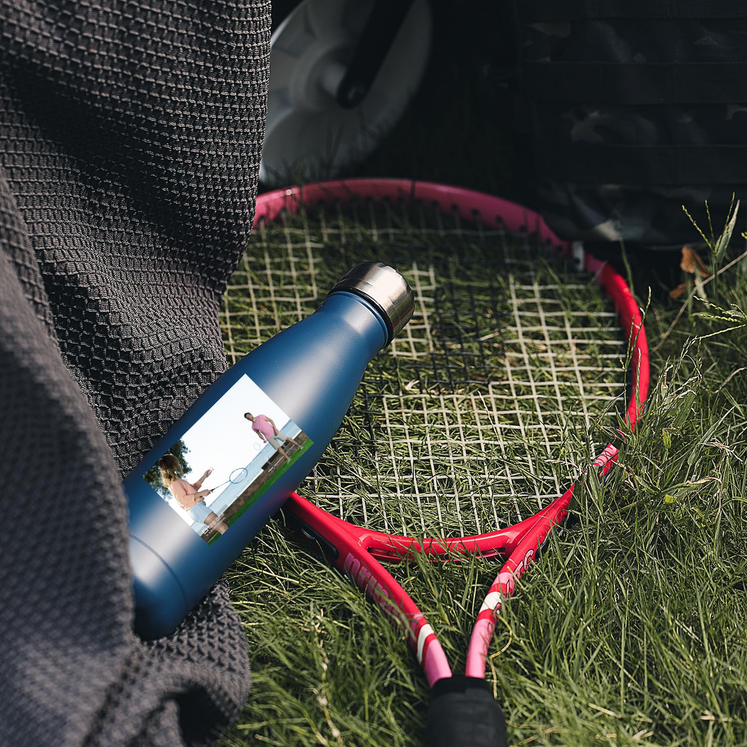 Personalisierte isolierte Wasserflasche, doppelwandige Edelstahl-Wasserflasche, auslaufsichere Thermosflasche, wiederverwendbare Wasserflasche für Sport und Reisen, Schwarz, 1 Stück