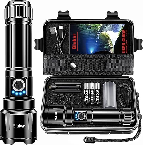 Blukar Torcia LED Potente Professionale Ricaricabile, Alto Lumen con Zoom | 5 Modalità di Luce, IP67 Impermeabile Flashlight per Campeggio/Pesca/Trekking/Emergenza