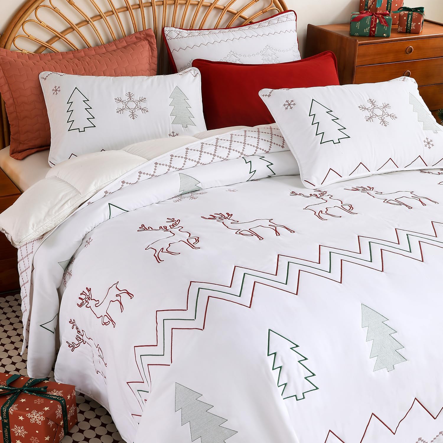 Cmfshape Christmas Embroidery Quilt Set,3 Pieces Queen Size Xmas Tree Reindeer Pattern Bedding Set,Reversible Christmas Bedspread Coverlet,Holiday Bedding(92"x96")